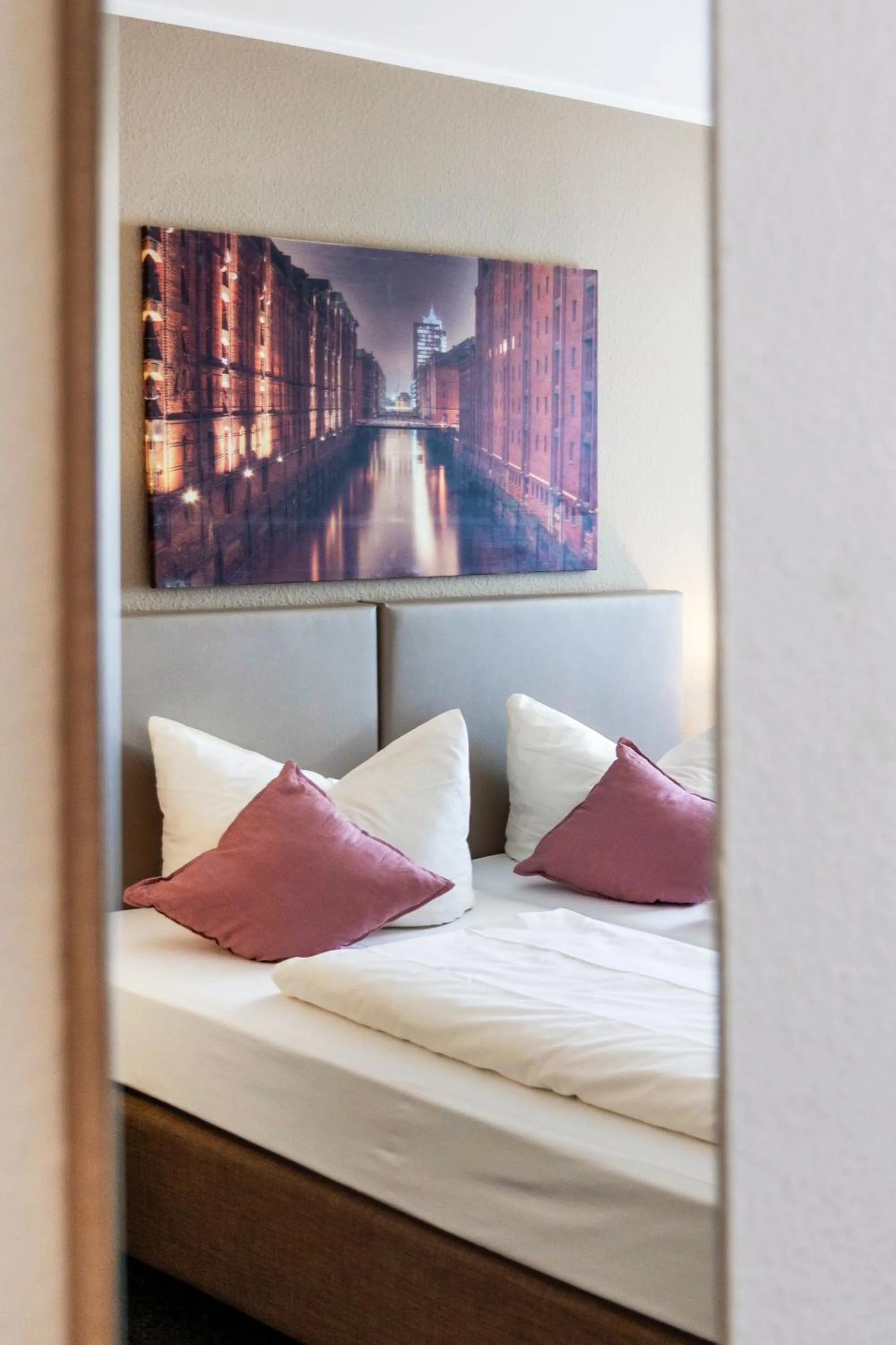 Photo of the whole room, Bed in Auto-Parkhotel Hamburg St Pauli