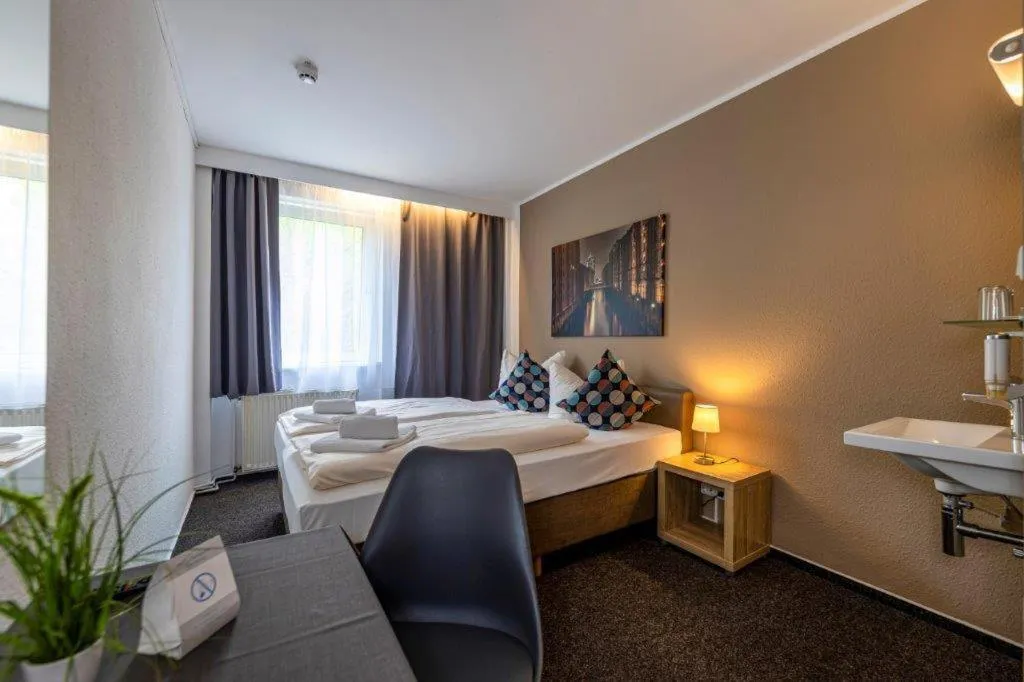 Double or Twin Room in Auto-Parkhotel Hamburg St Pauli