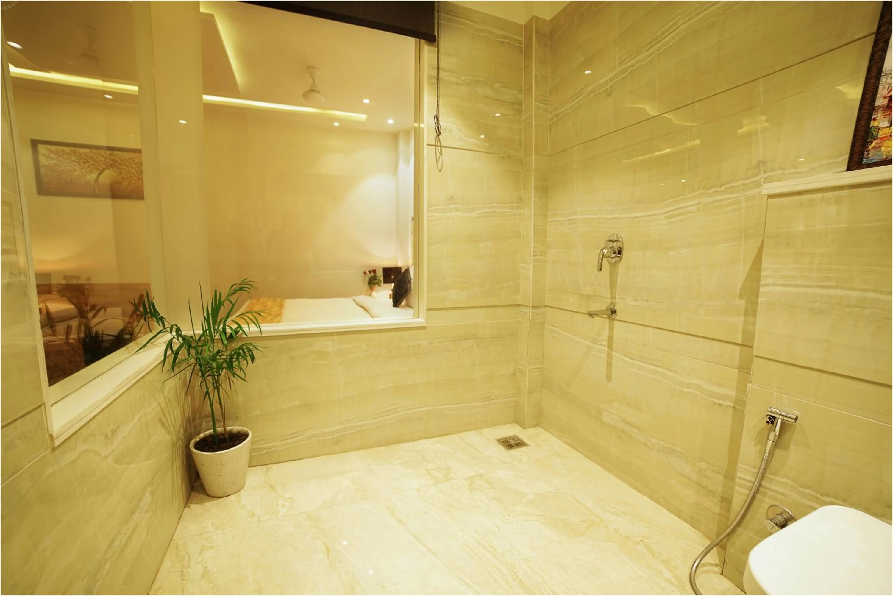 Toilet in TreeHouse London Street Amritsar