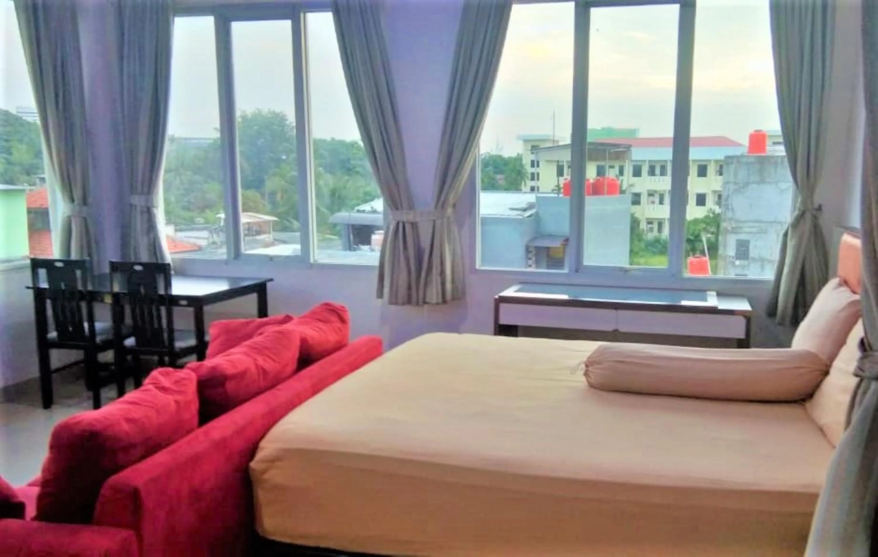 Bedroom, Bed in Ragunan Residence Syaridin