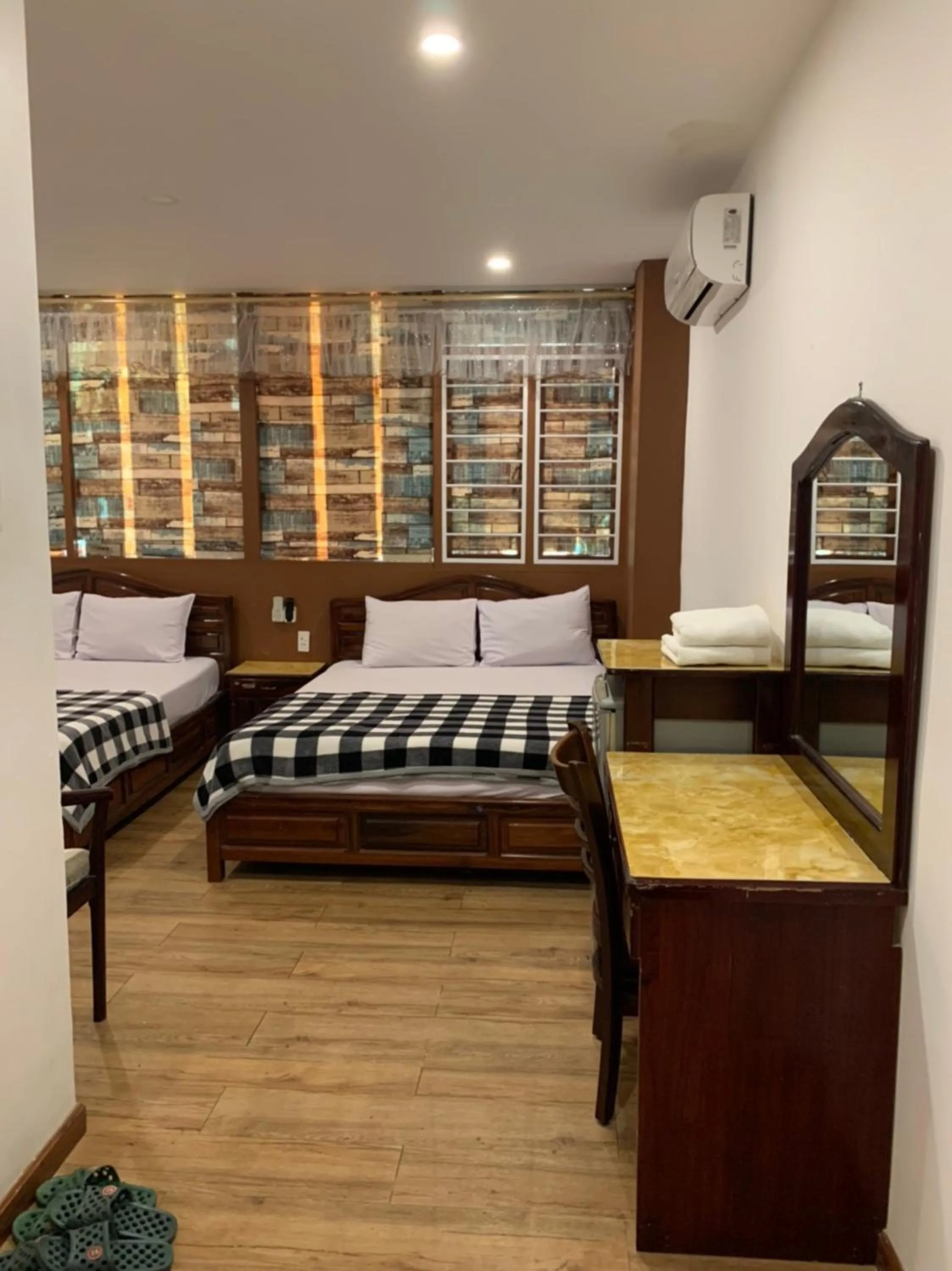 Bed in Hoang Yen Nhi Hotel