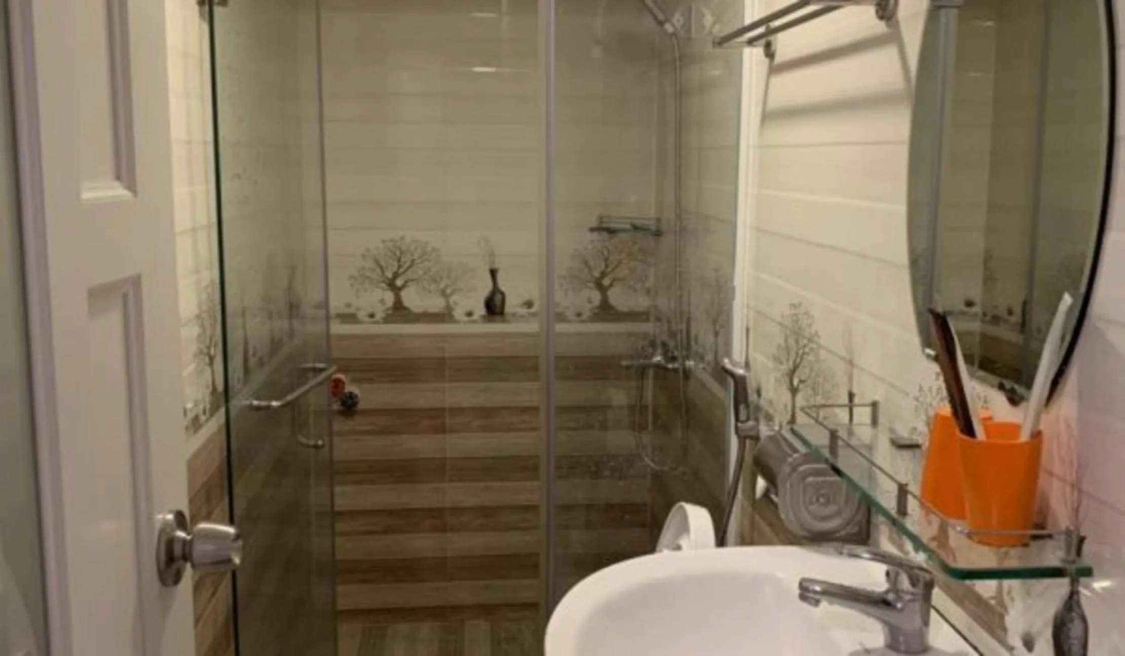 Bathroom in Hoang Yen Nhi Hotel