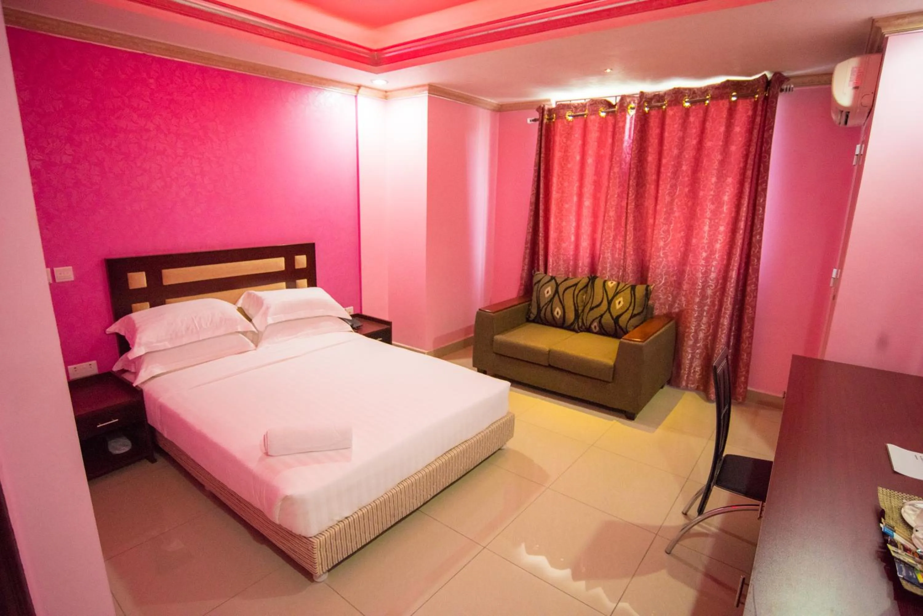 Bed in Euro Hotel and Apartments