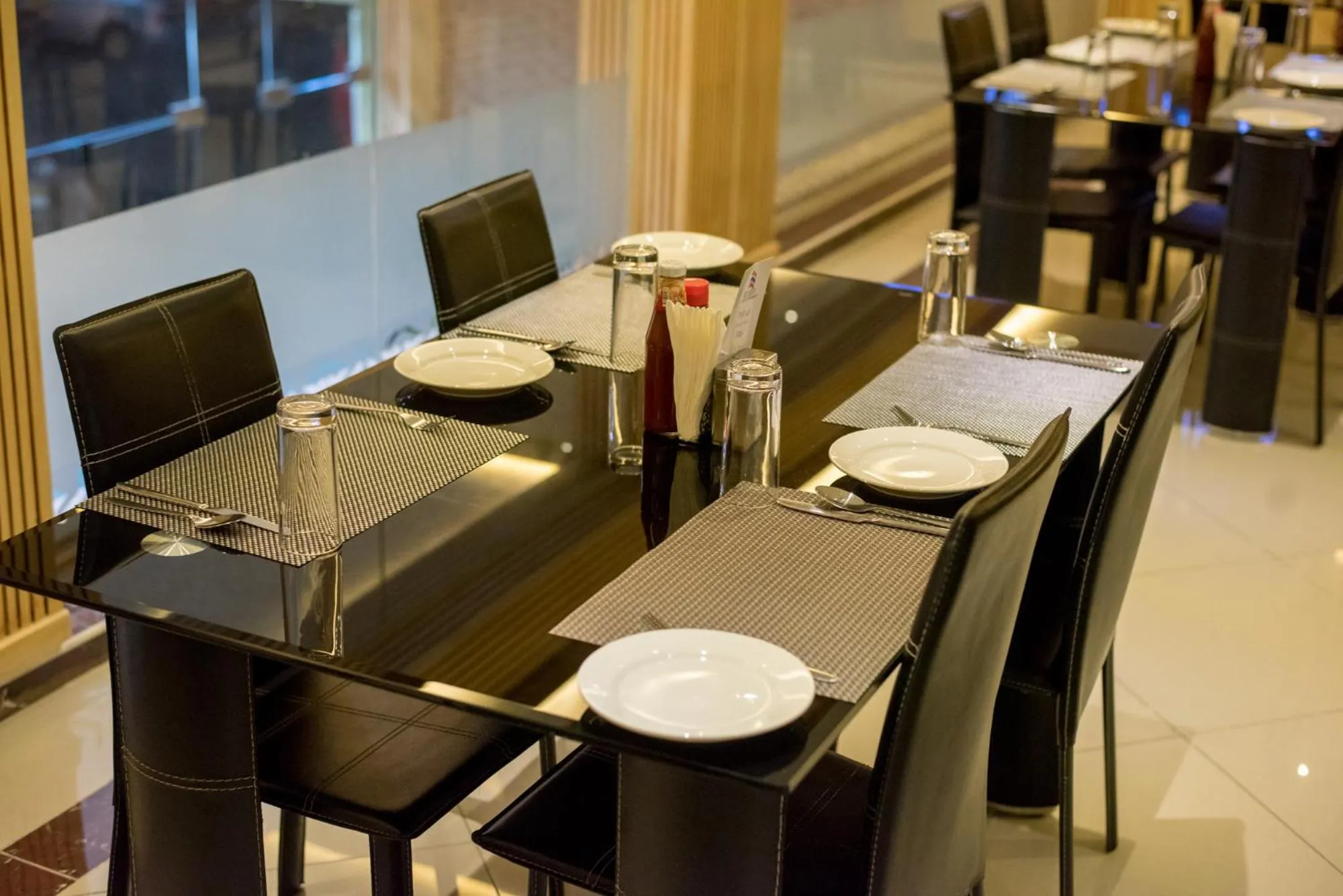 Restaurant/places to eat in Euro Hotel and Apartments