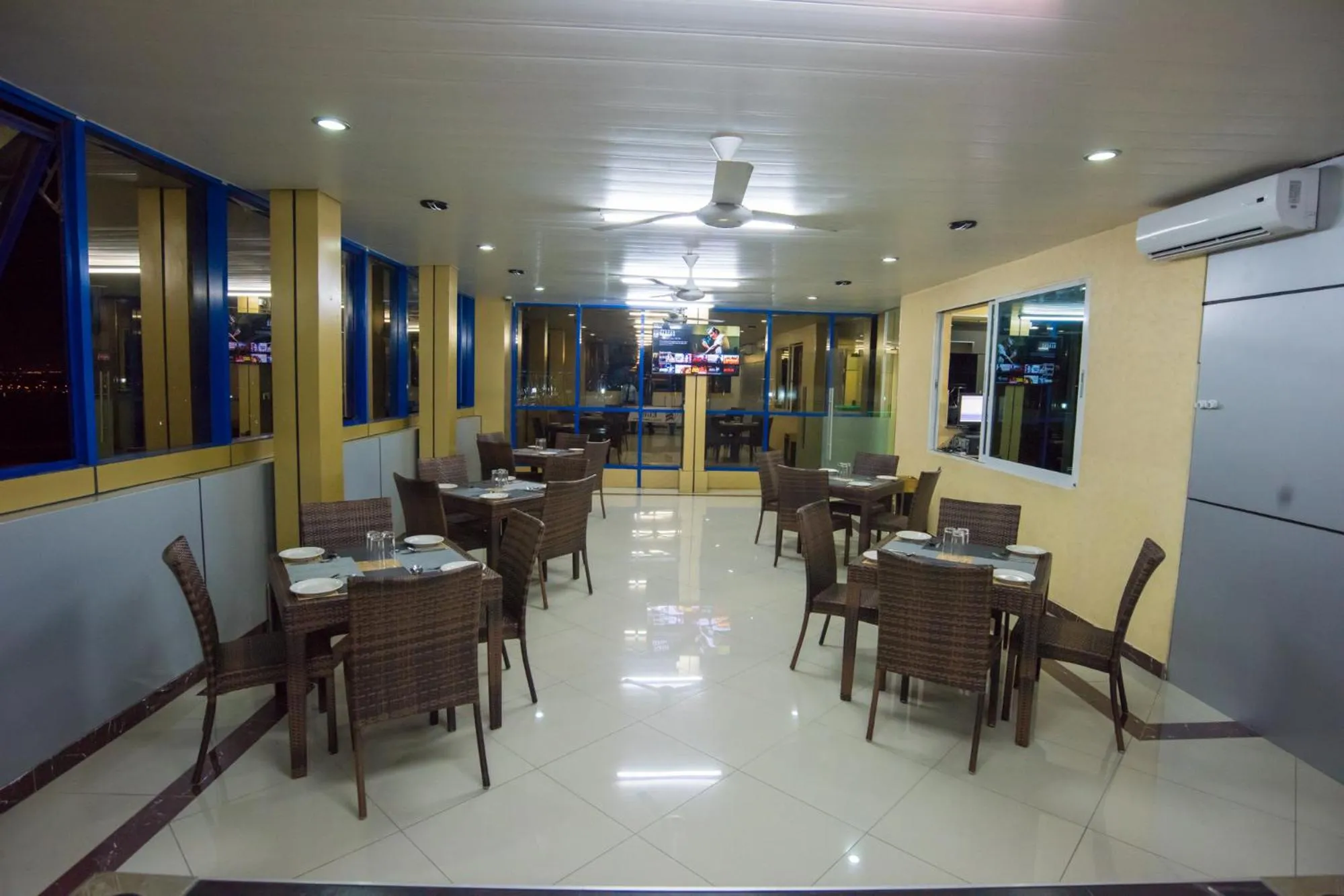 Restaurant/places to eat in Euro Hotel and Apartments