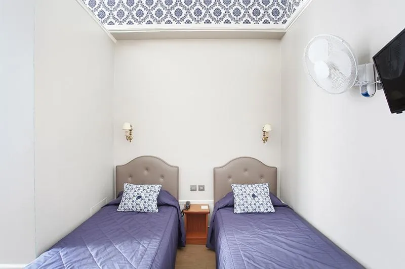 Bed in Hotel Montpensier