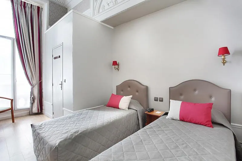 Bed in Hotel Montpensier