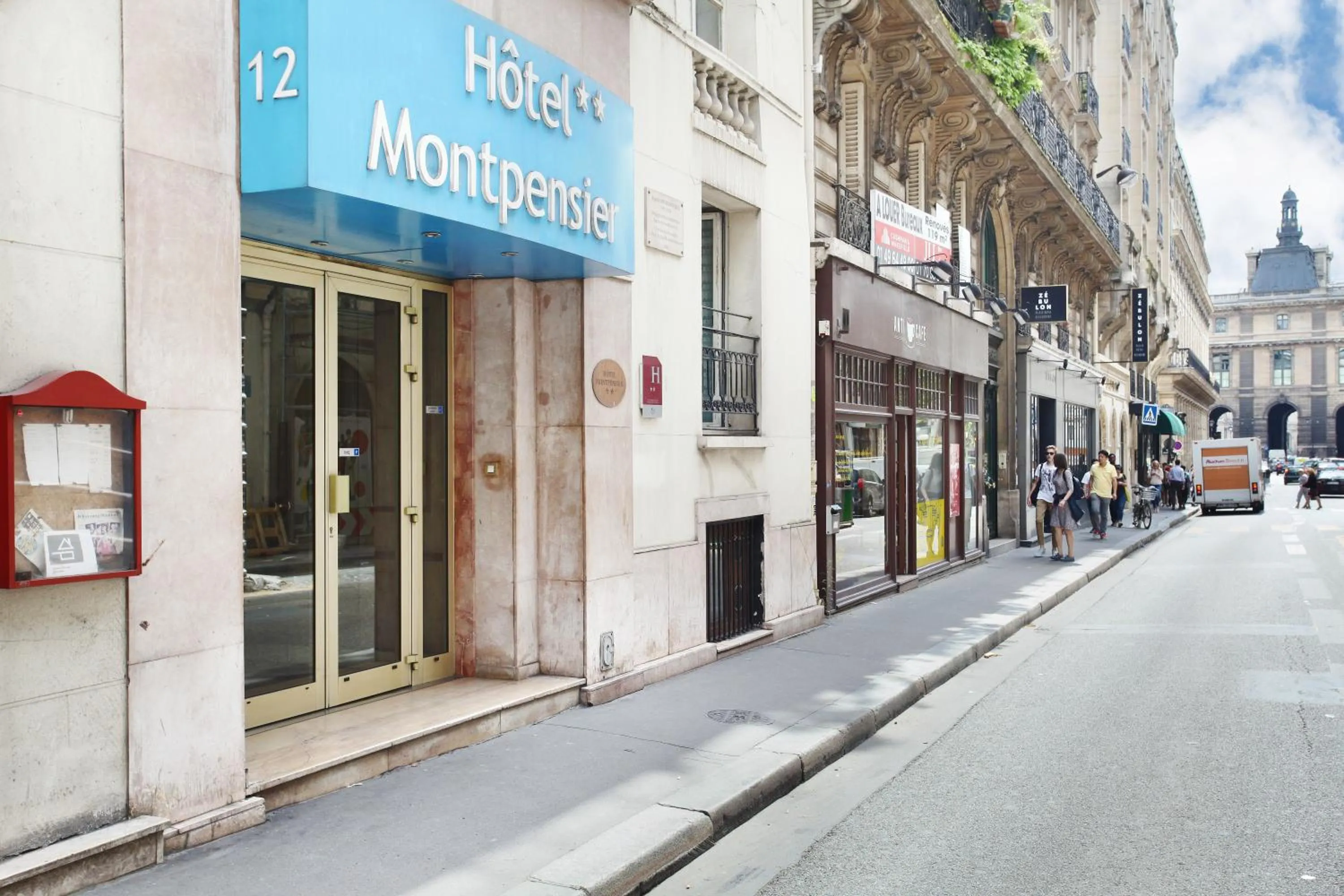 Property building in Hotel Montpensier