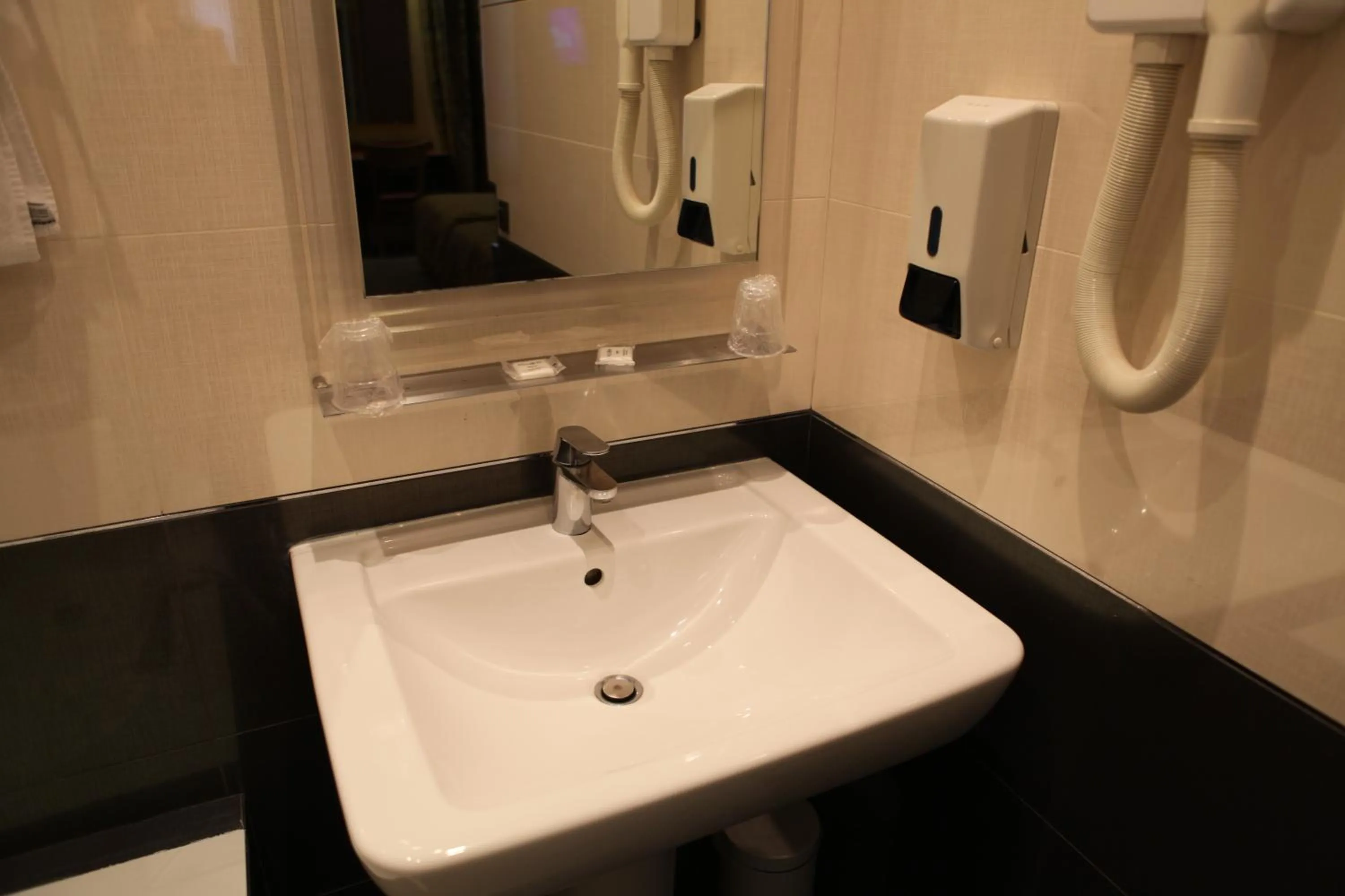 Bathroom in Hotel Montpensier