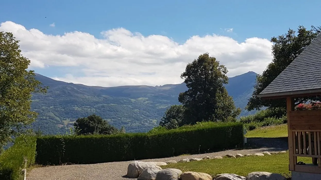 Mountain view in Chalets du Lac