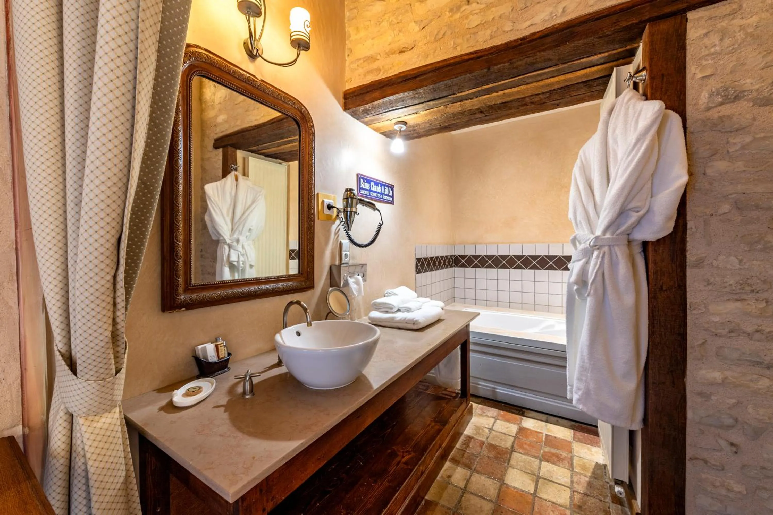 Bathroom, Bed in Hôtel De La Beursaudiere