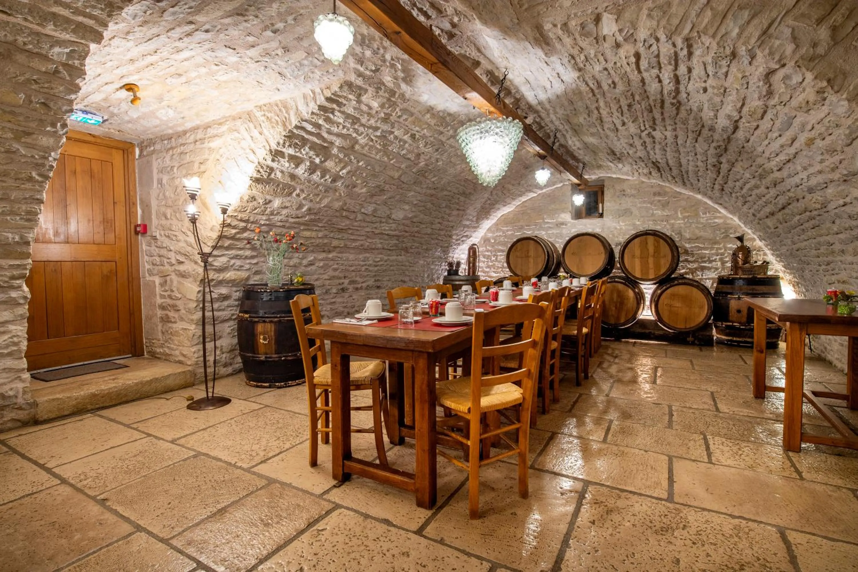 Restaurant/places to eat in Hôtel De La Beursaudiere