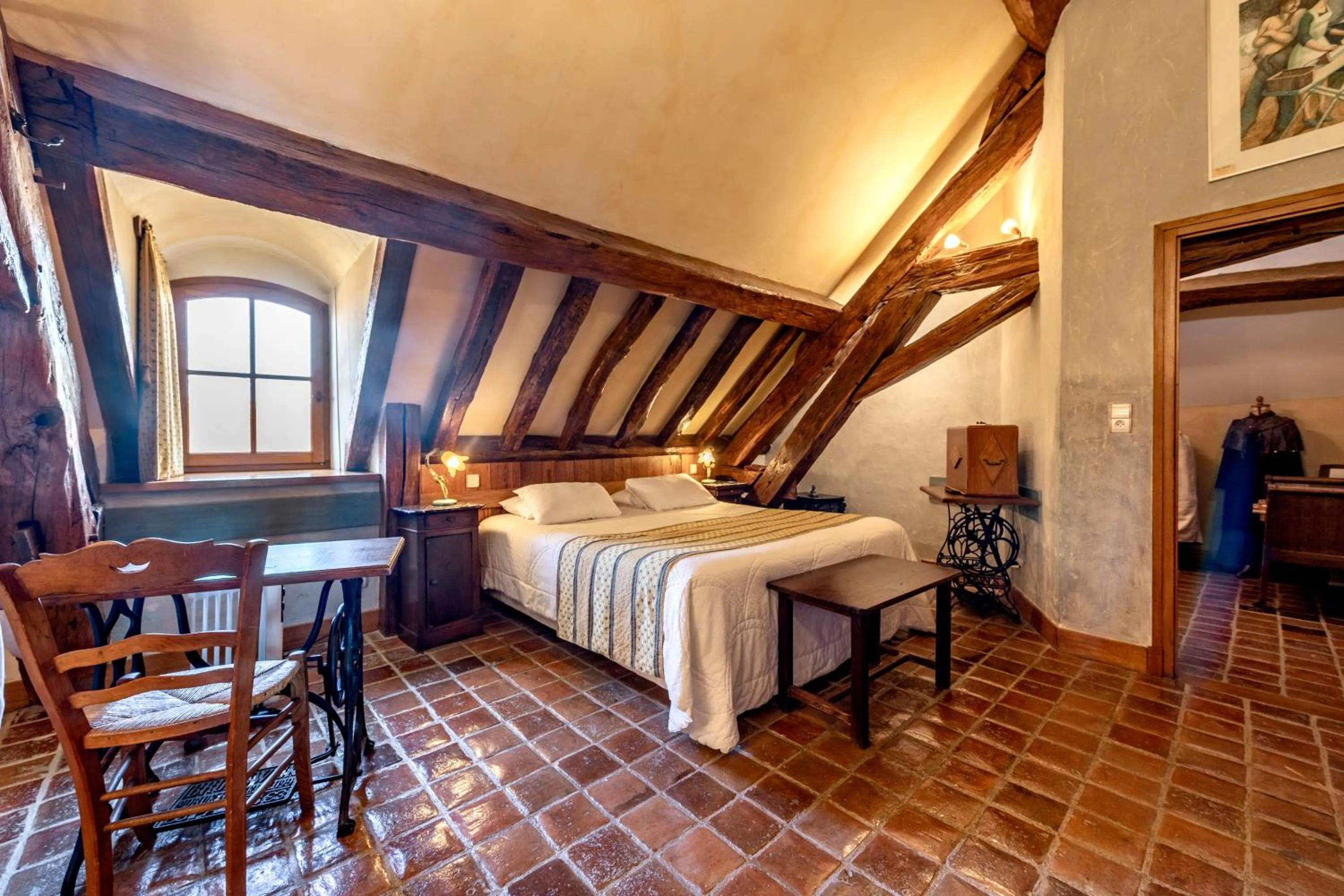 Bed in Hôtel De La Beursaudiere