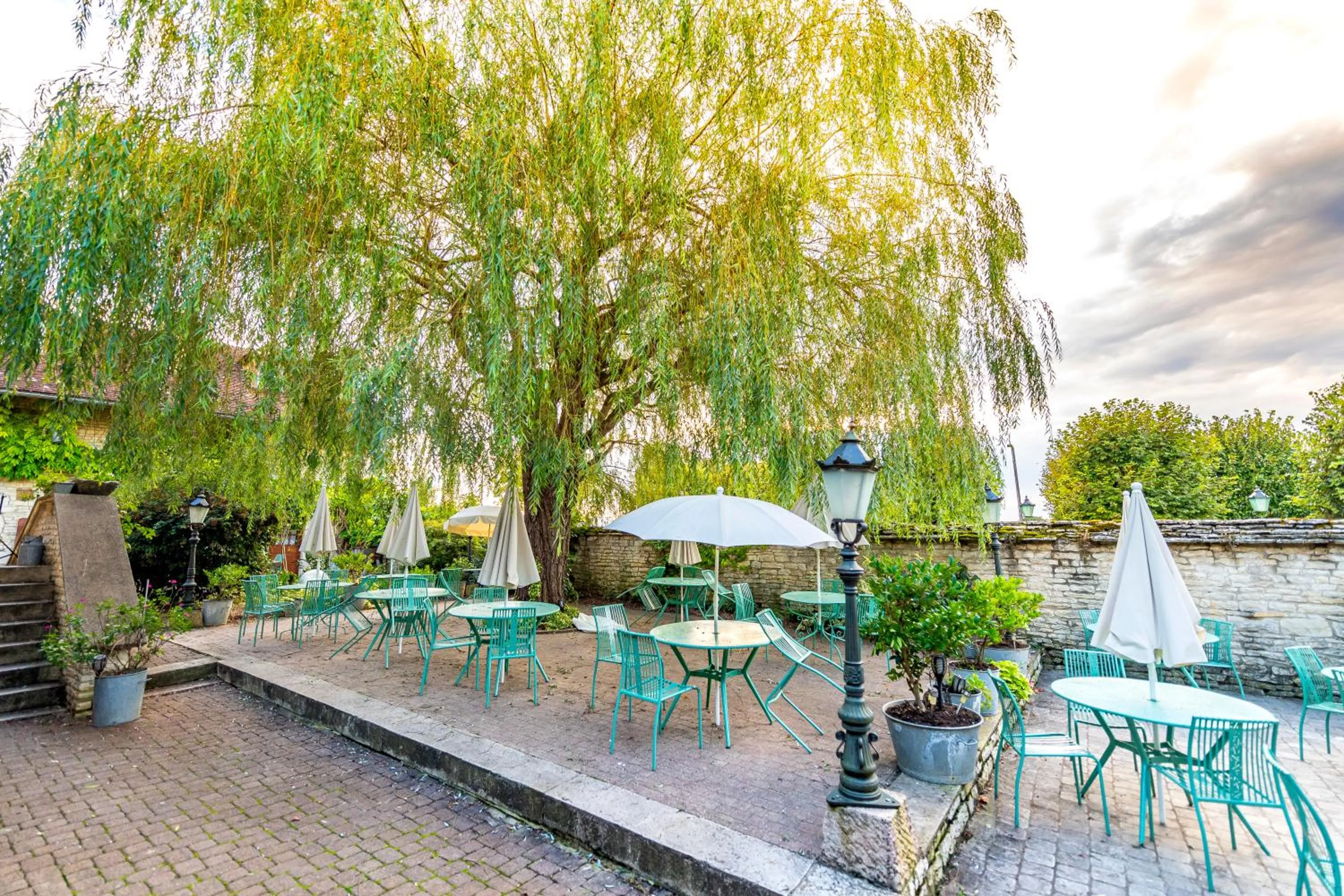 Patio in Hôtel De La Beursaudiere