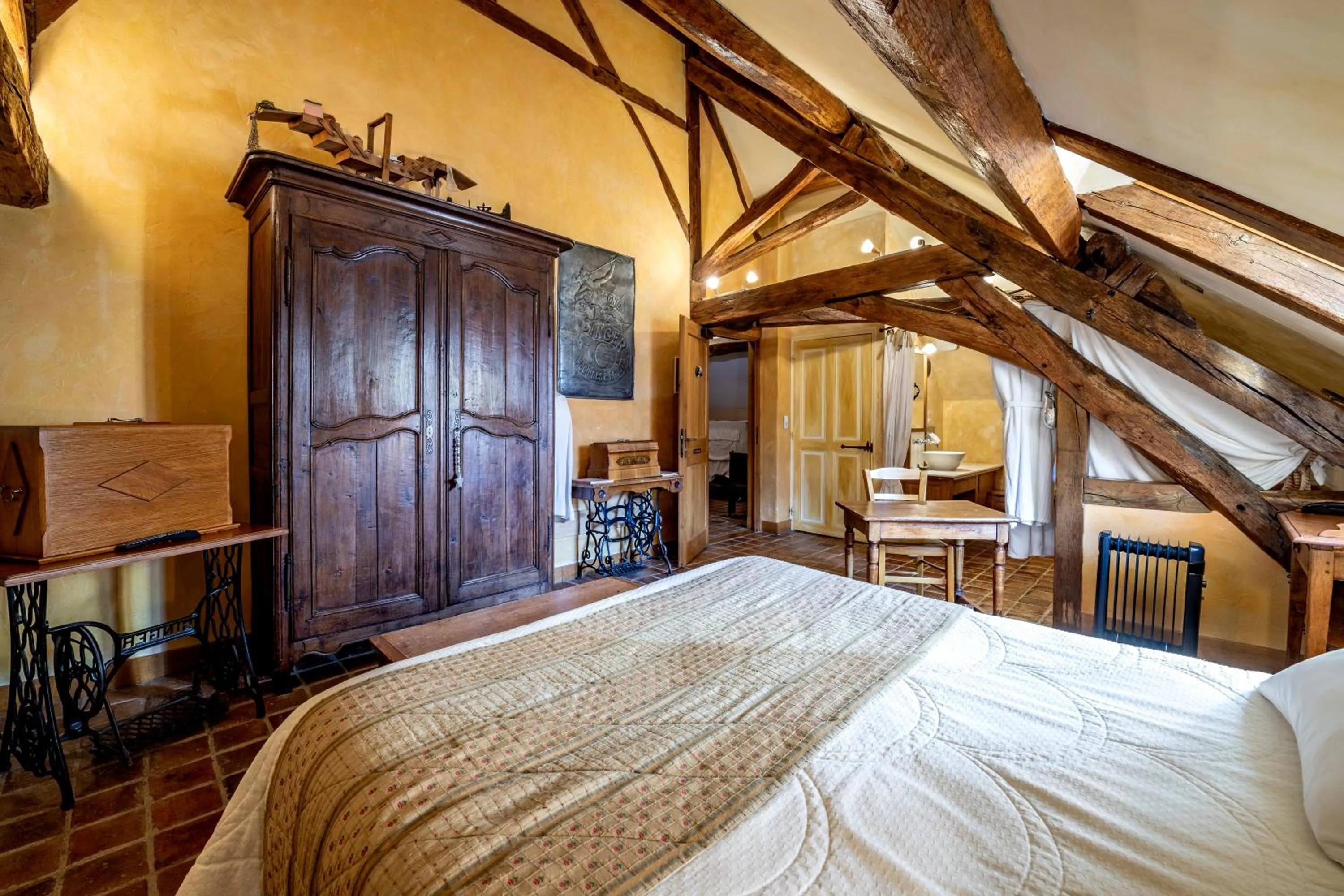 Bed in Hôtel De La Beursaudiere
