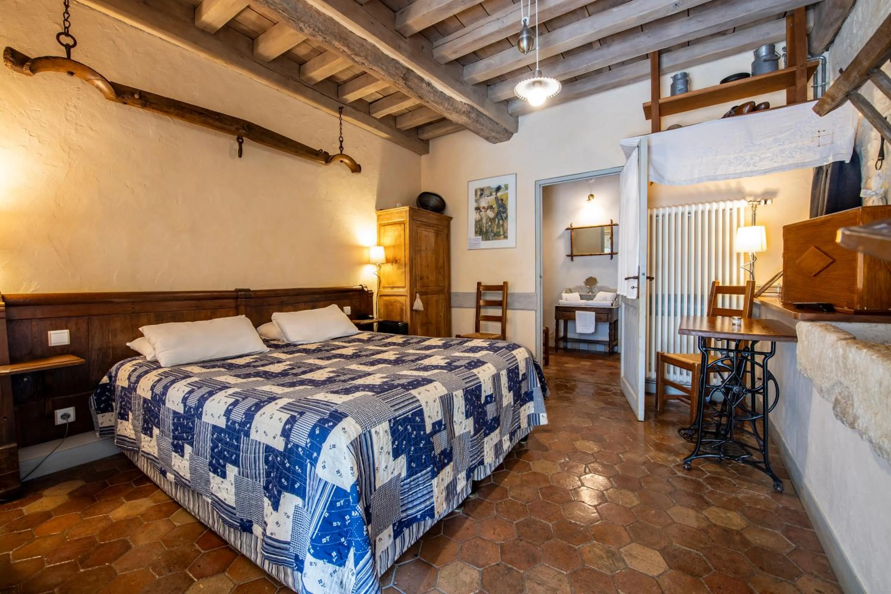 Bed in Hôtel De La Beursaudiere