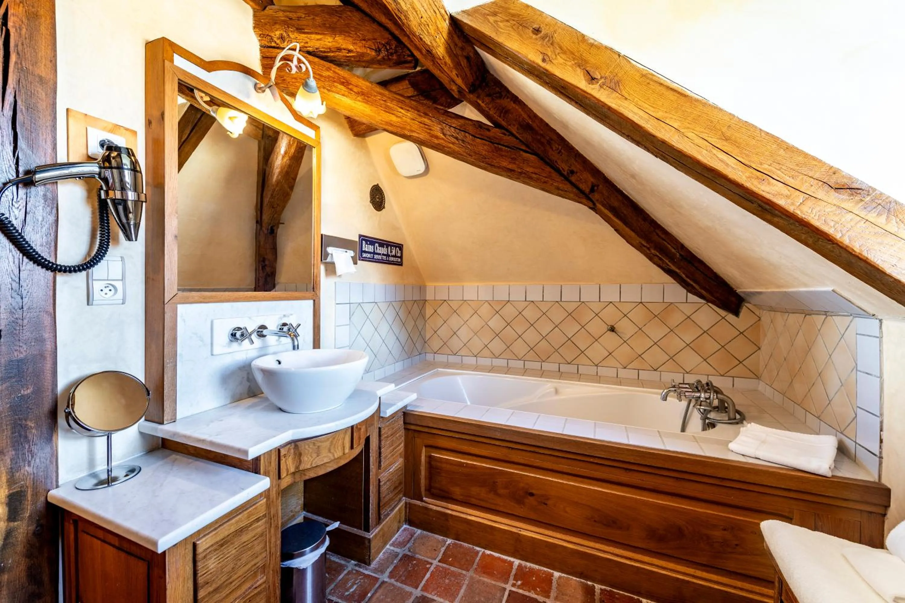 Bathroom in Hôtel De La Beursaudiere