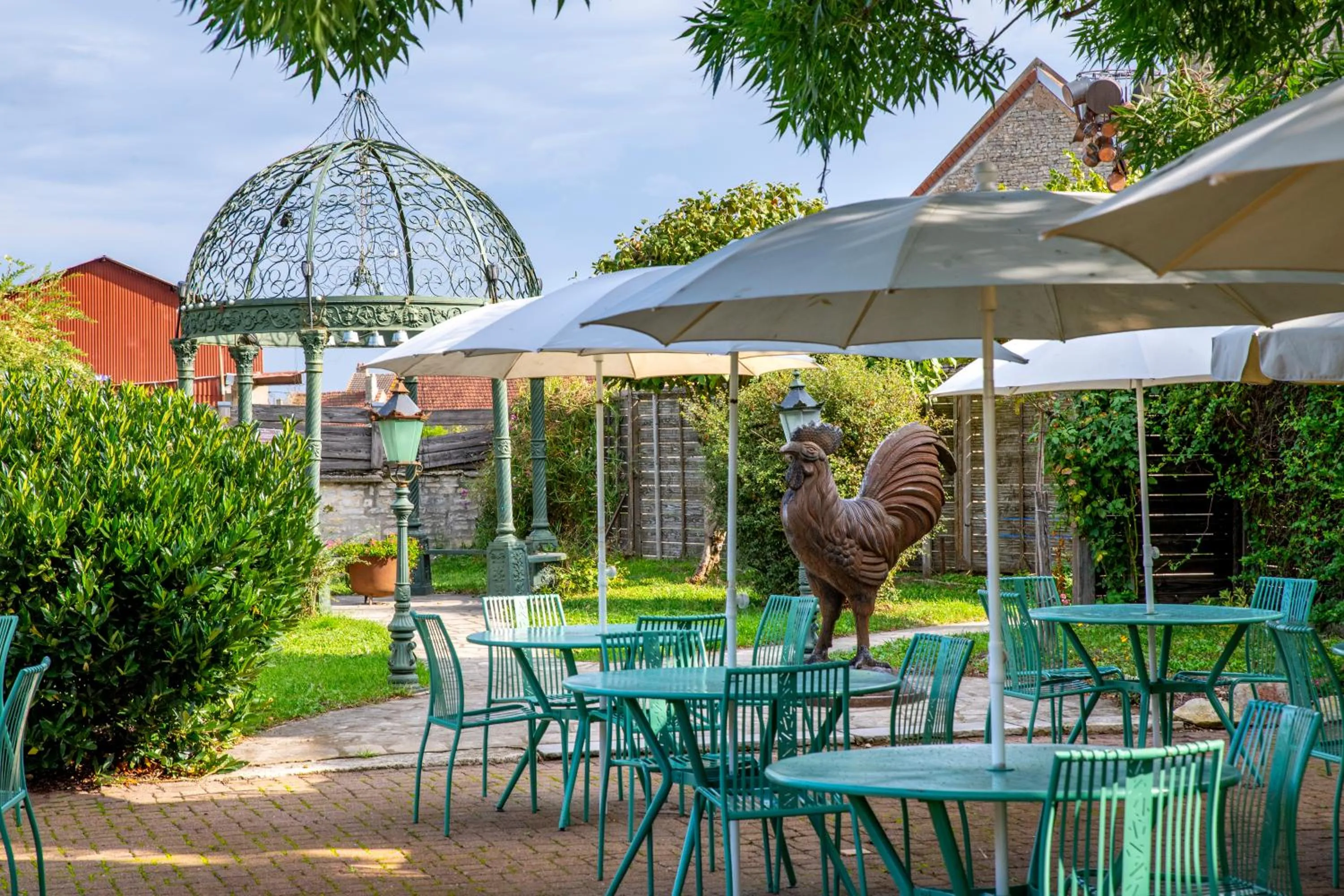 Patio in Hôtel De La Beursaudiere