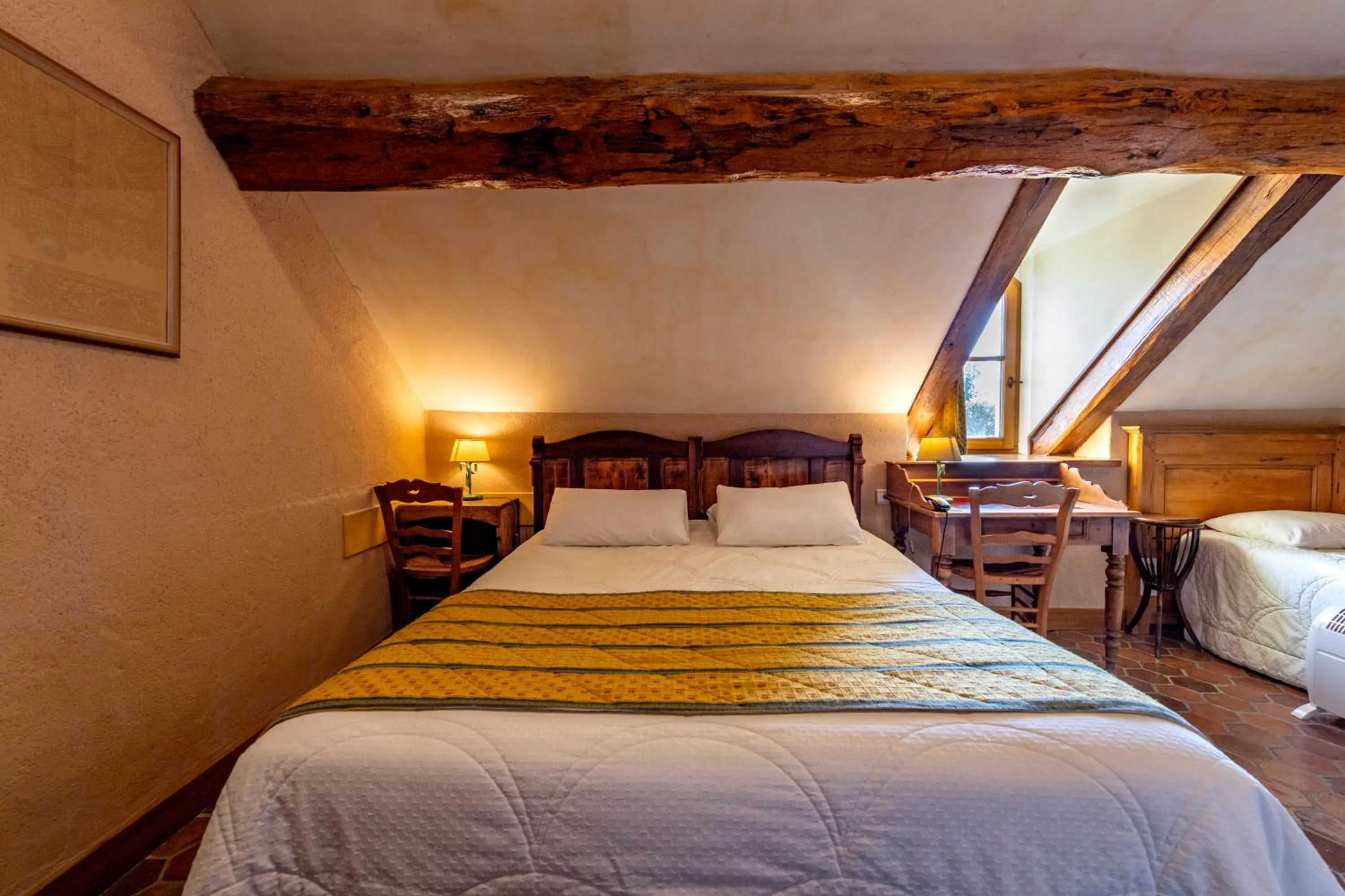 Bed in Hôtel De La Beursaudiere