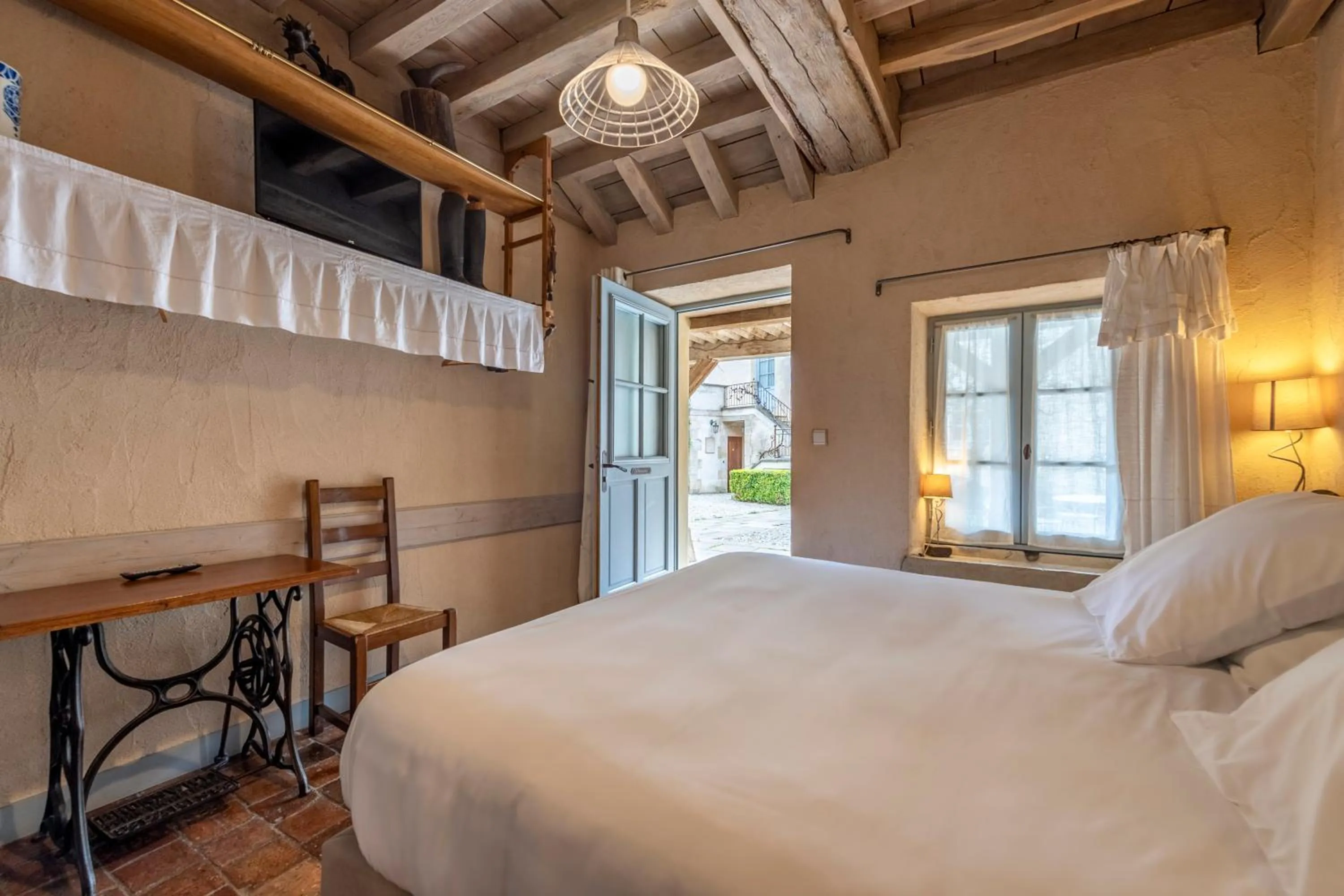 Bed in Hôtel De La Beursaudiere