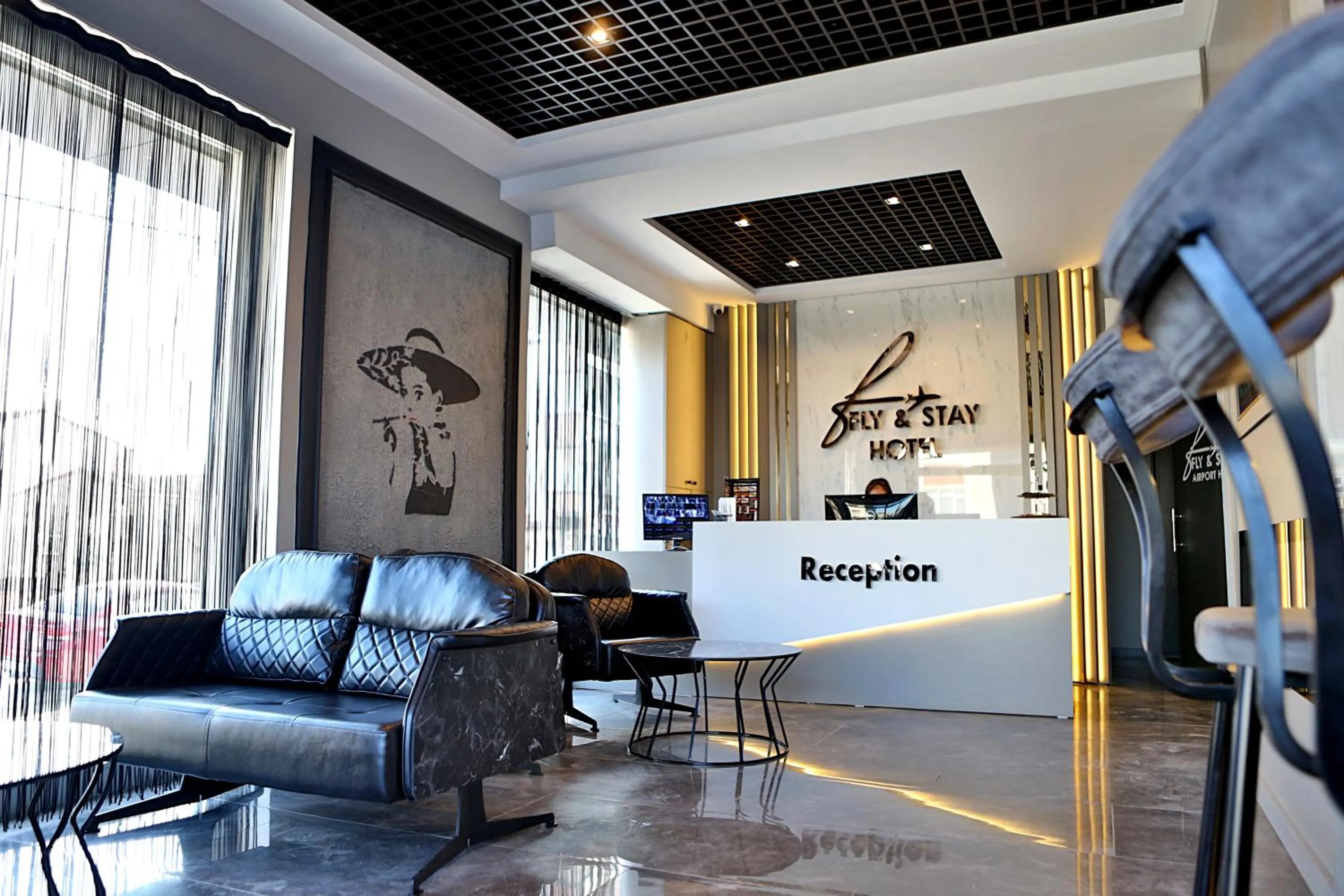 Lobby or reception in Fly And Stay Airport Hotel