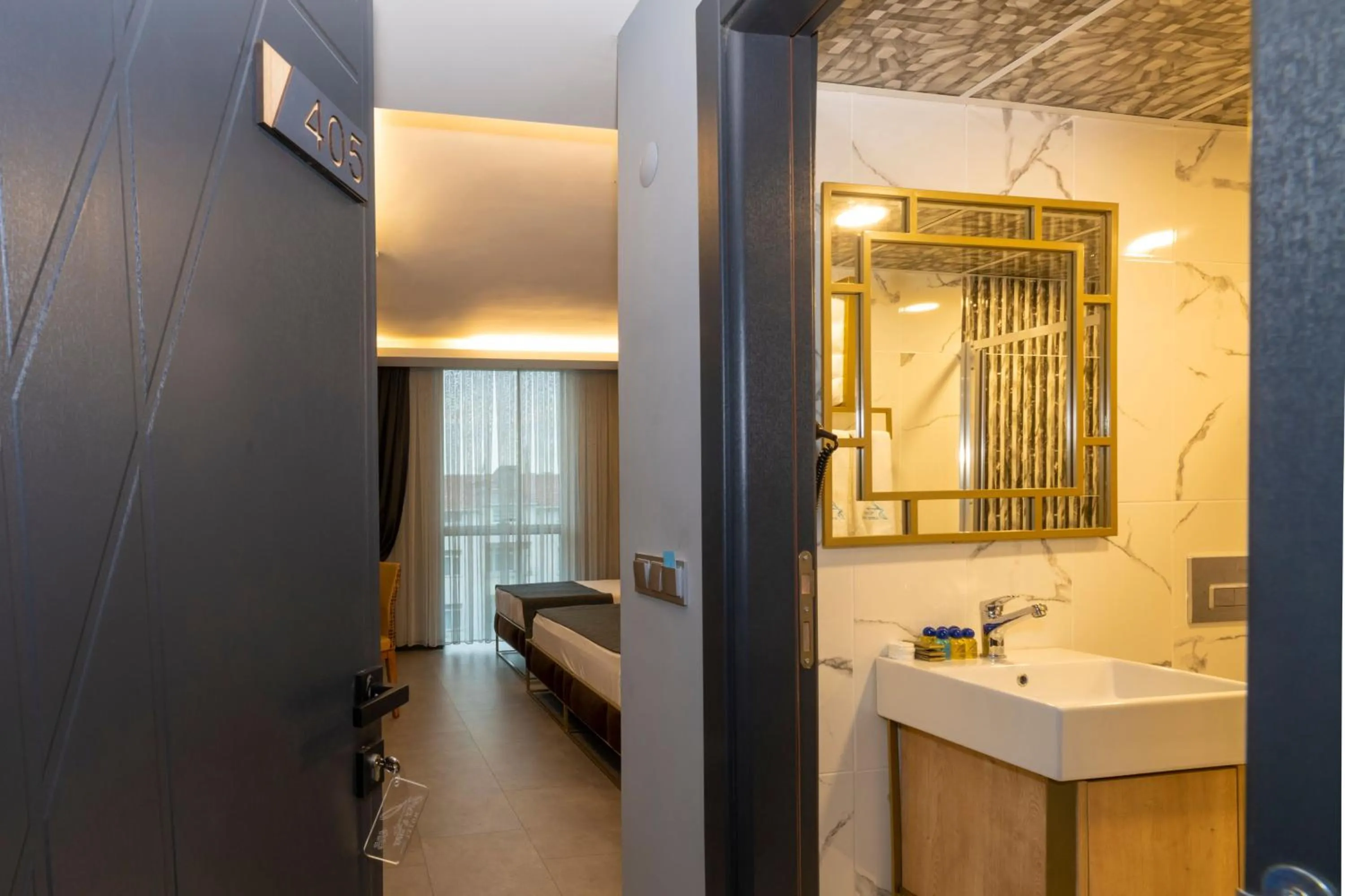 Bathroom in Fly And Stay Airport Hotel