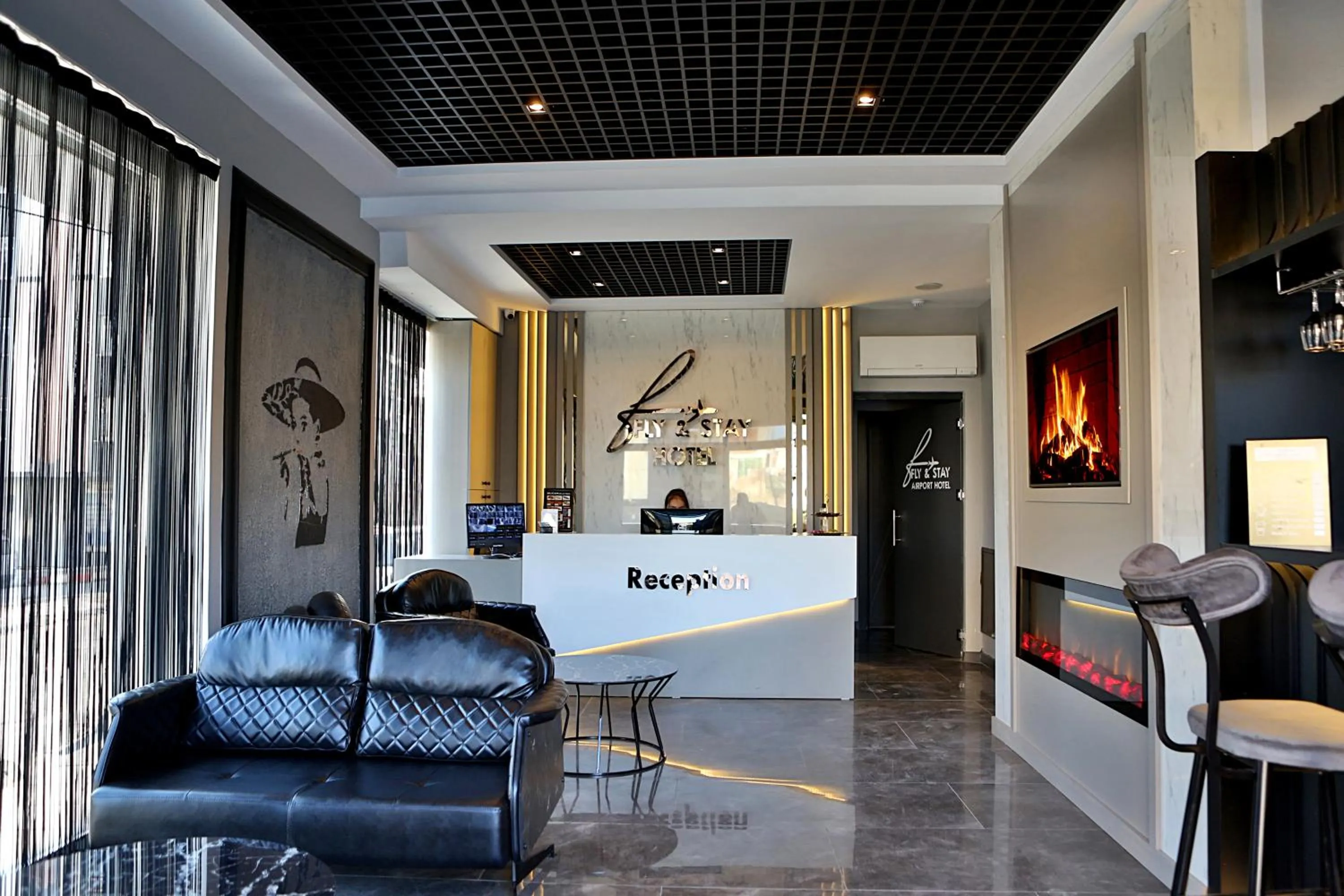 Lobby or reception in Fly And Stay Airport Hotel