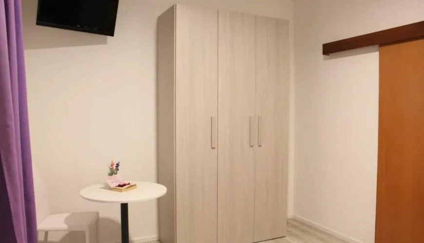 wardrobe in La Locanda di Montecatone