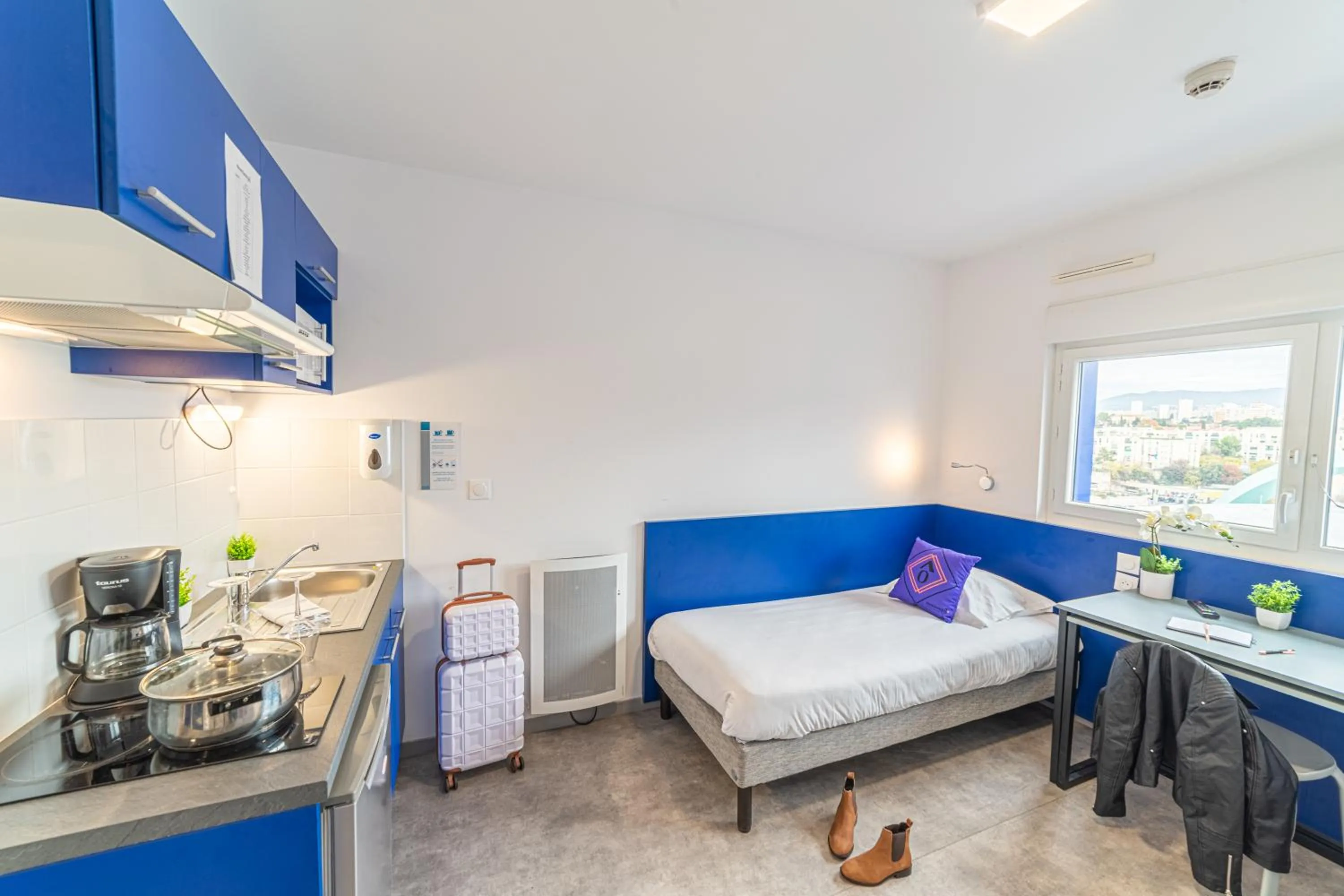 Photo of the whole room, Bed in Montempô Appart'Hôtel Marseille Centre Dôme