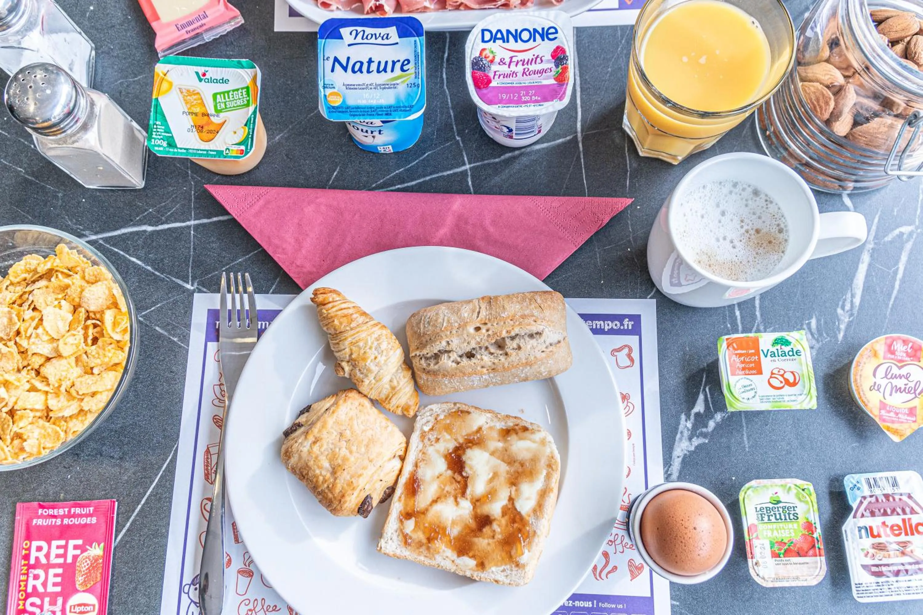 Breakfast in Montempô Appart'Hôtel Marseille Centre Dôme