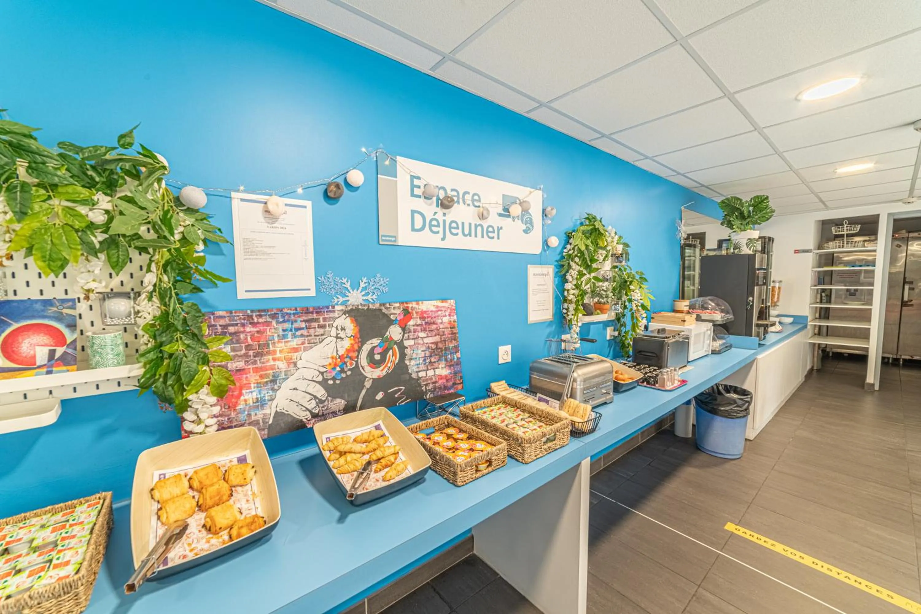 Buffet breakfast in Montempô Appart'Hôtel Marseille Centre Dôme