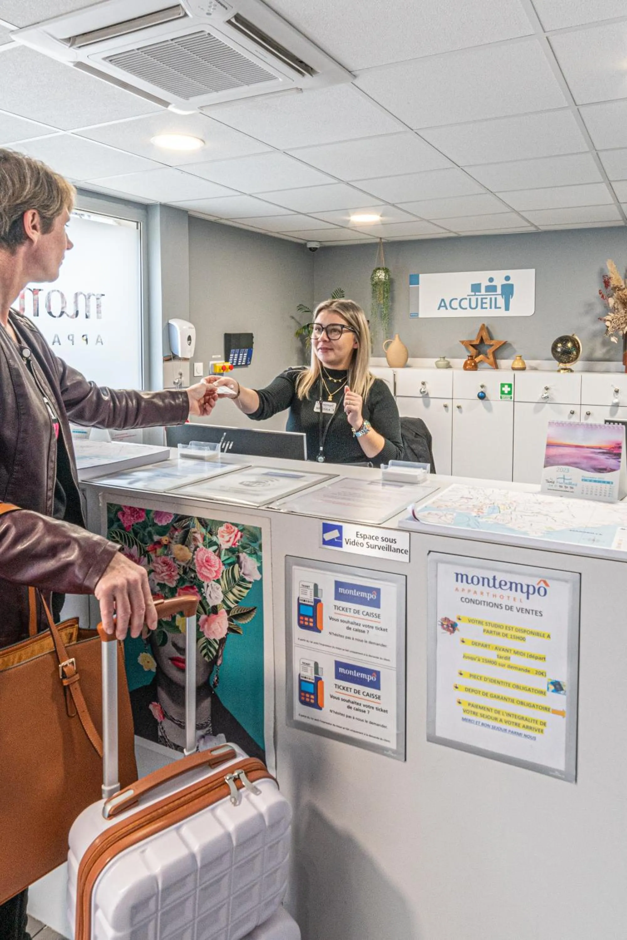 Lobby or reception in Montempô Appart'Hôtel Marseille Centre Dôme