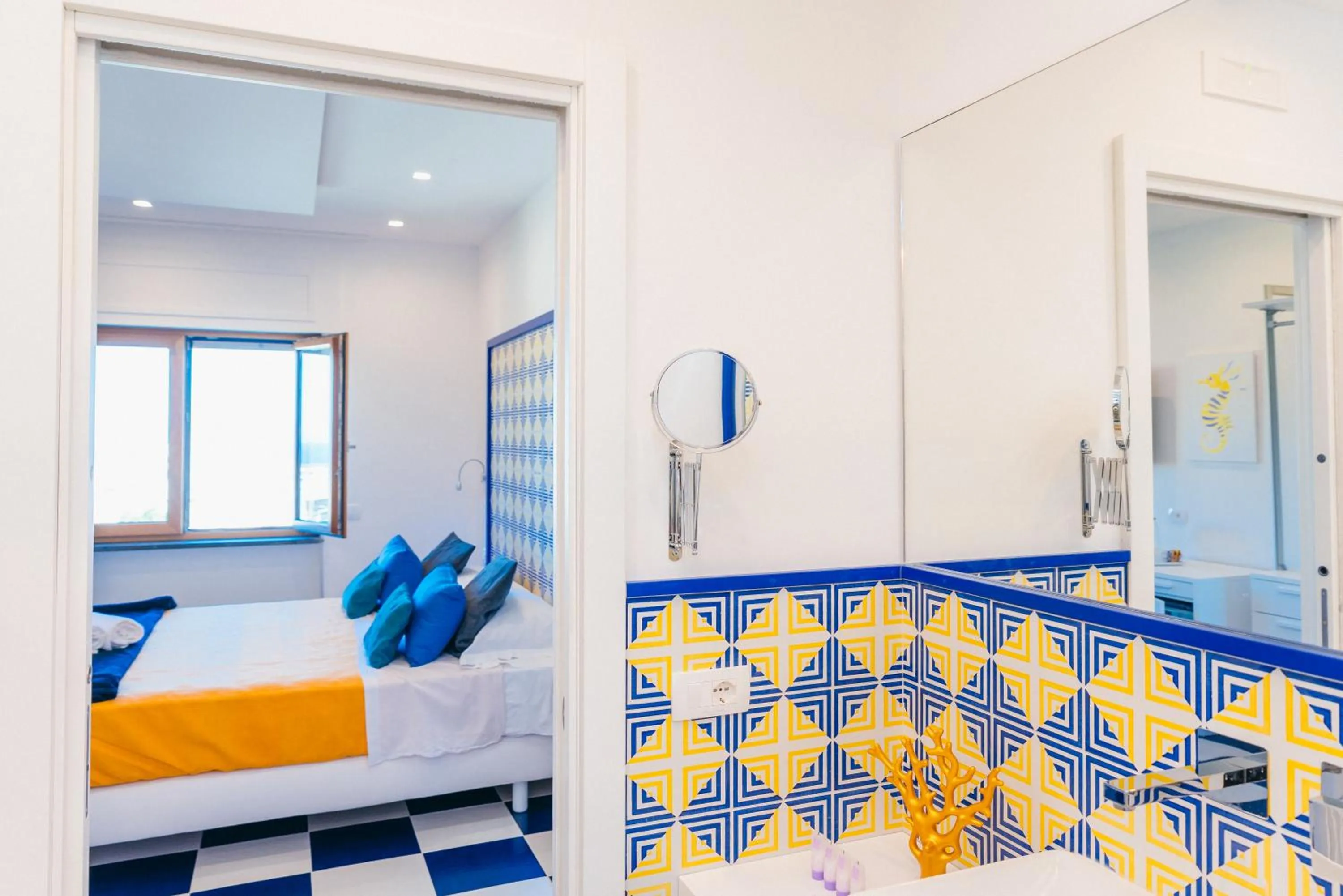 Bathroom, Bed in Maison Serena Sorrento