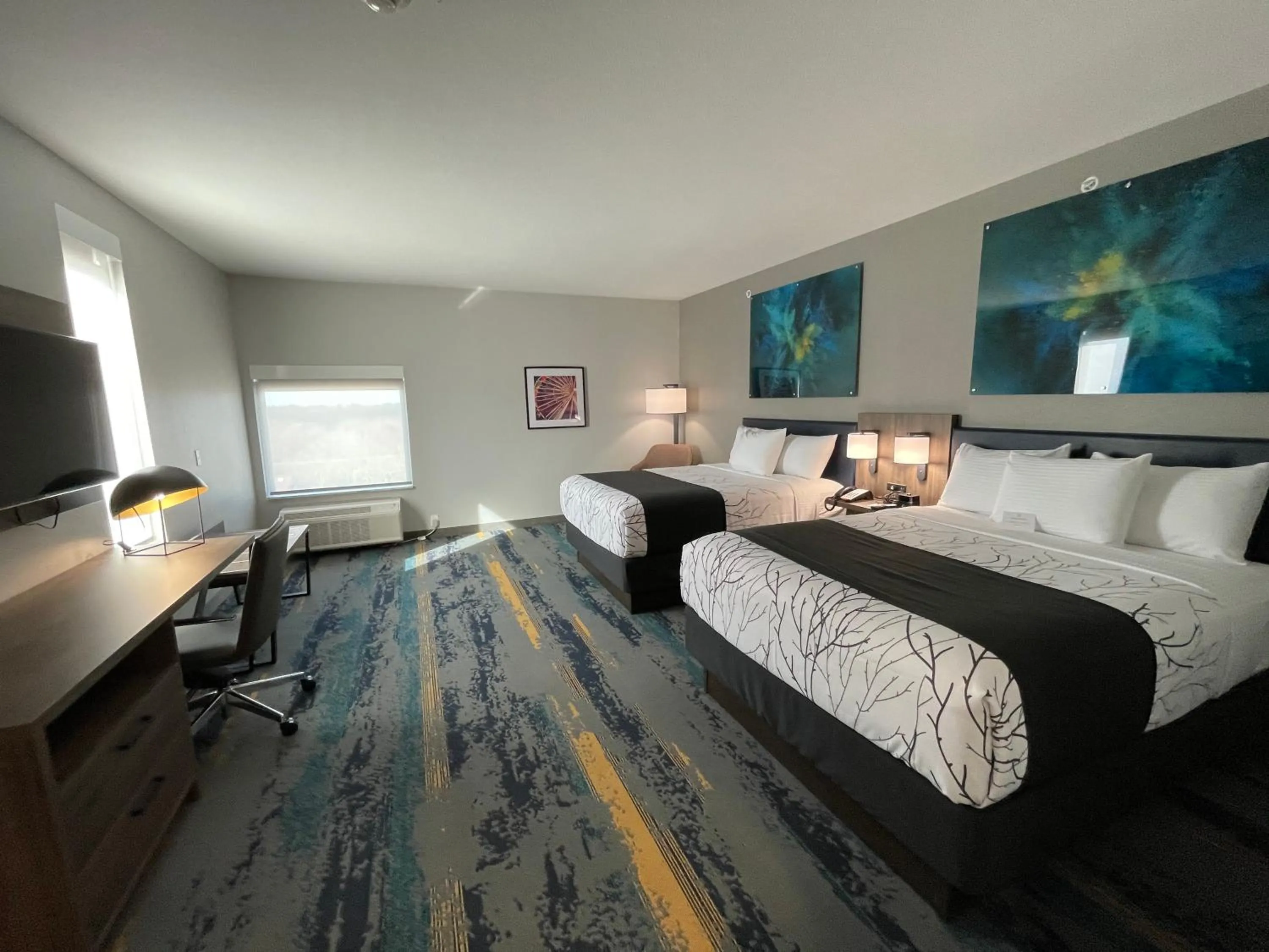 Bed in La Quinta Inn & Suites by Wyndham Dallas/Fairpark