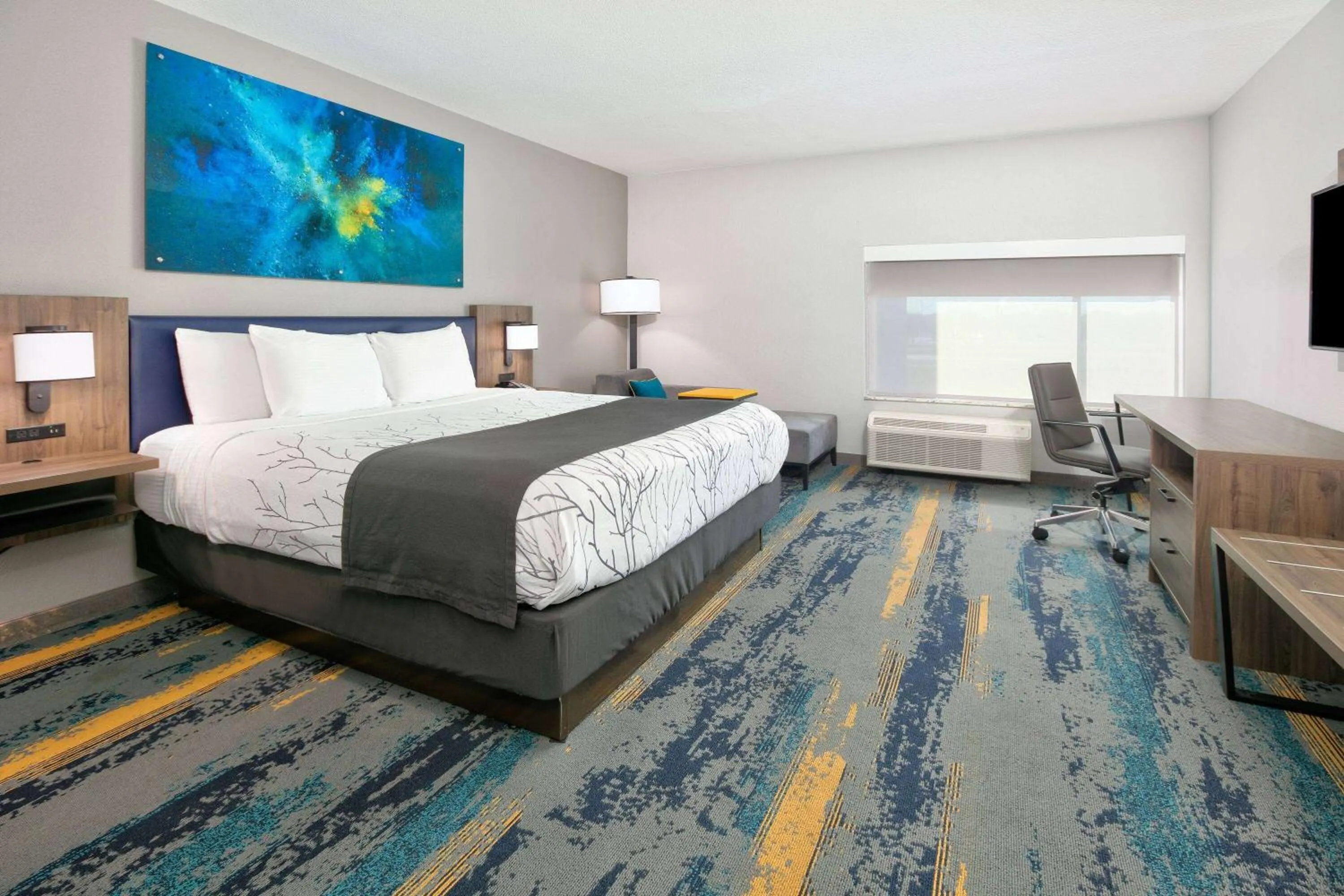 Photo of the whole room, Bed in La Quinta Inn & Suites by Wyndham Dallas/Fairpark