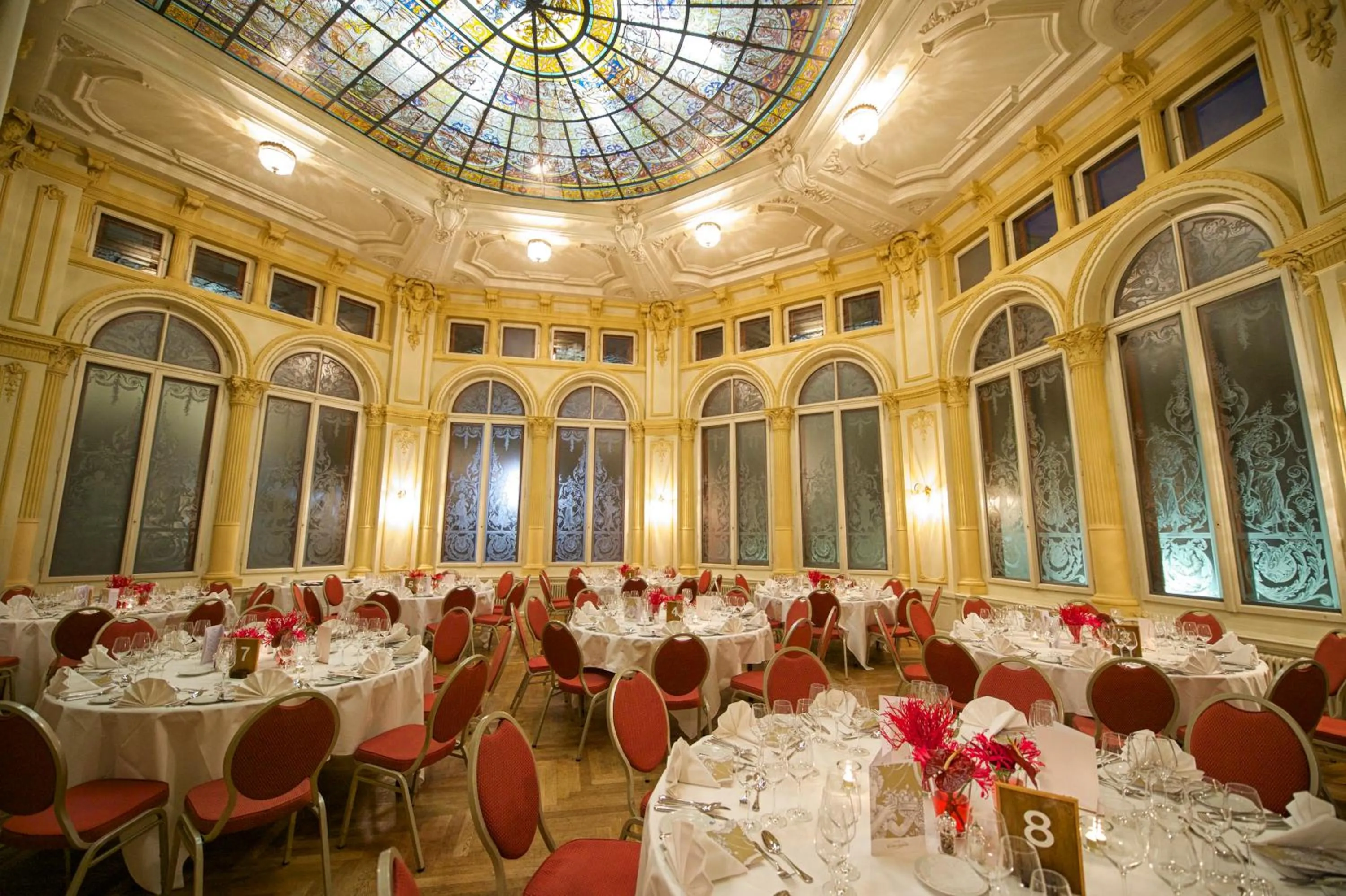 Restaurant/places to eat in Hotel Schweizerhof Luzern