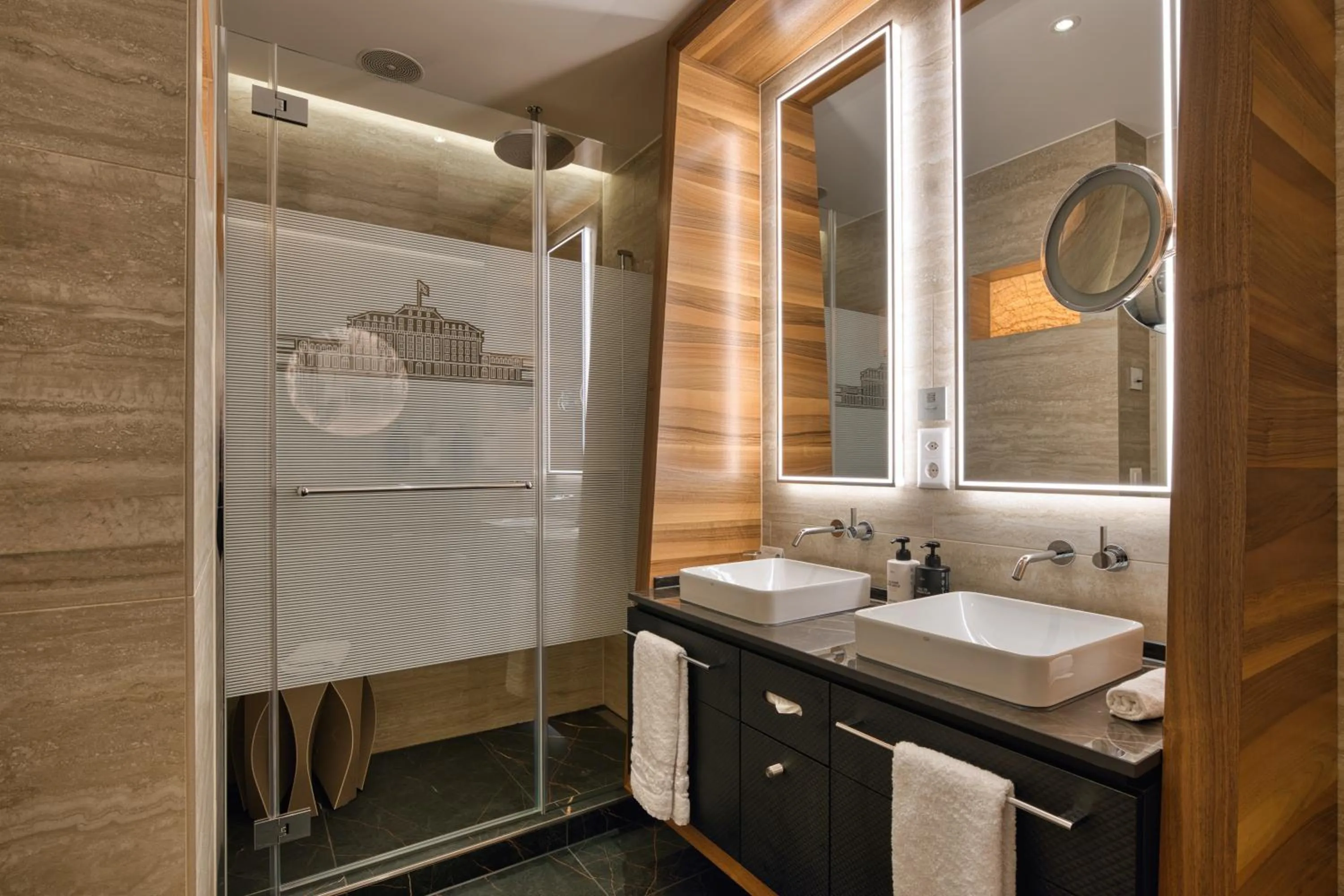 Shower in Hotel Schweizerhof Luzern