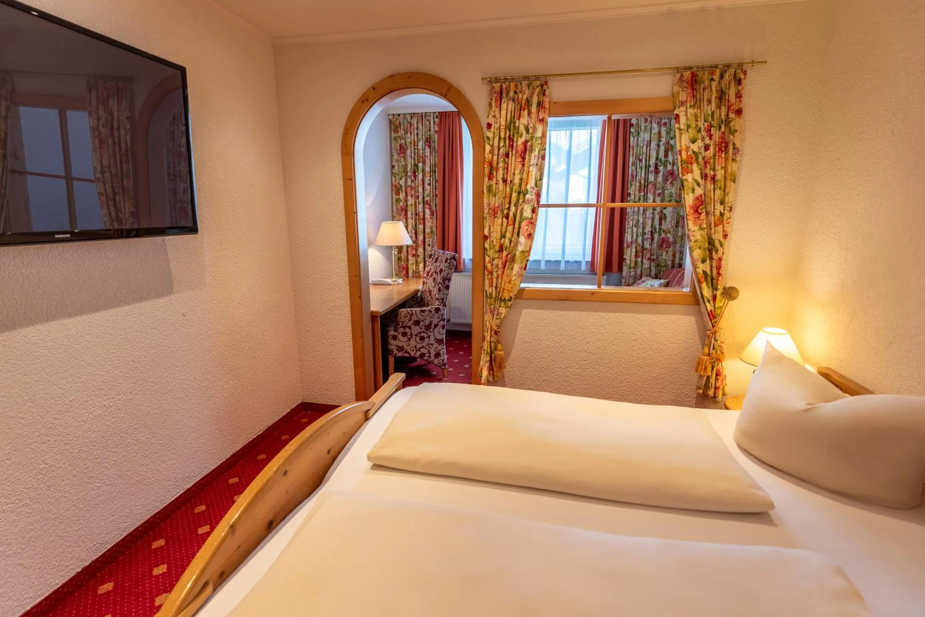 Bedroom, Bed in ARNIKA Garni