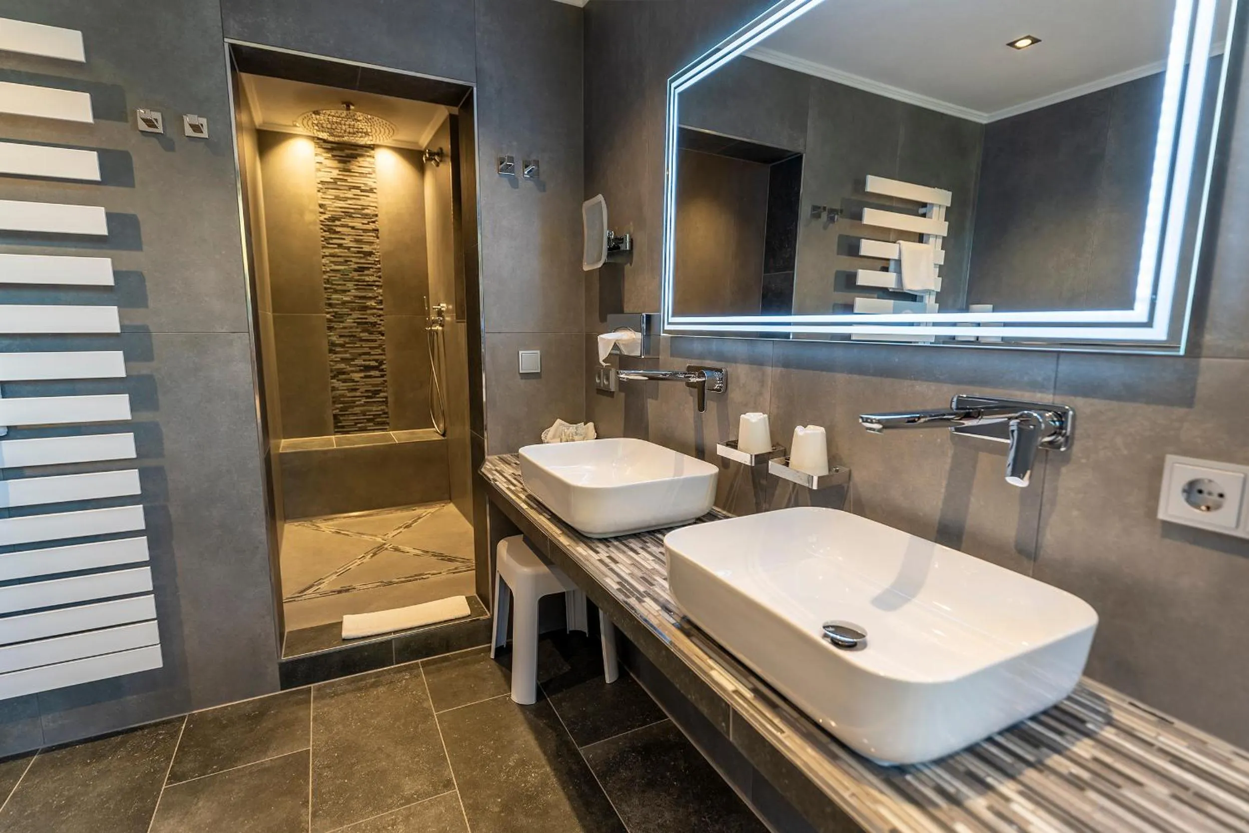 Shower in ARNIKA Garni