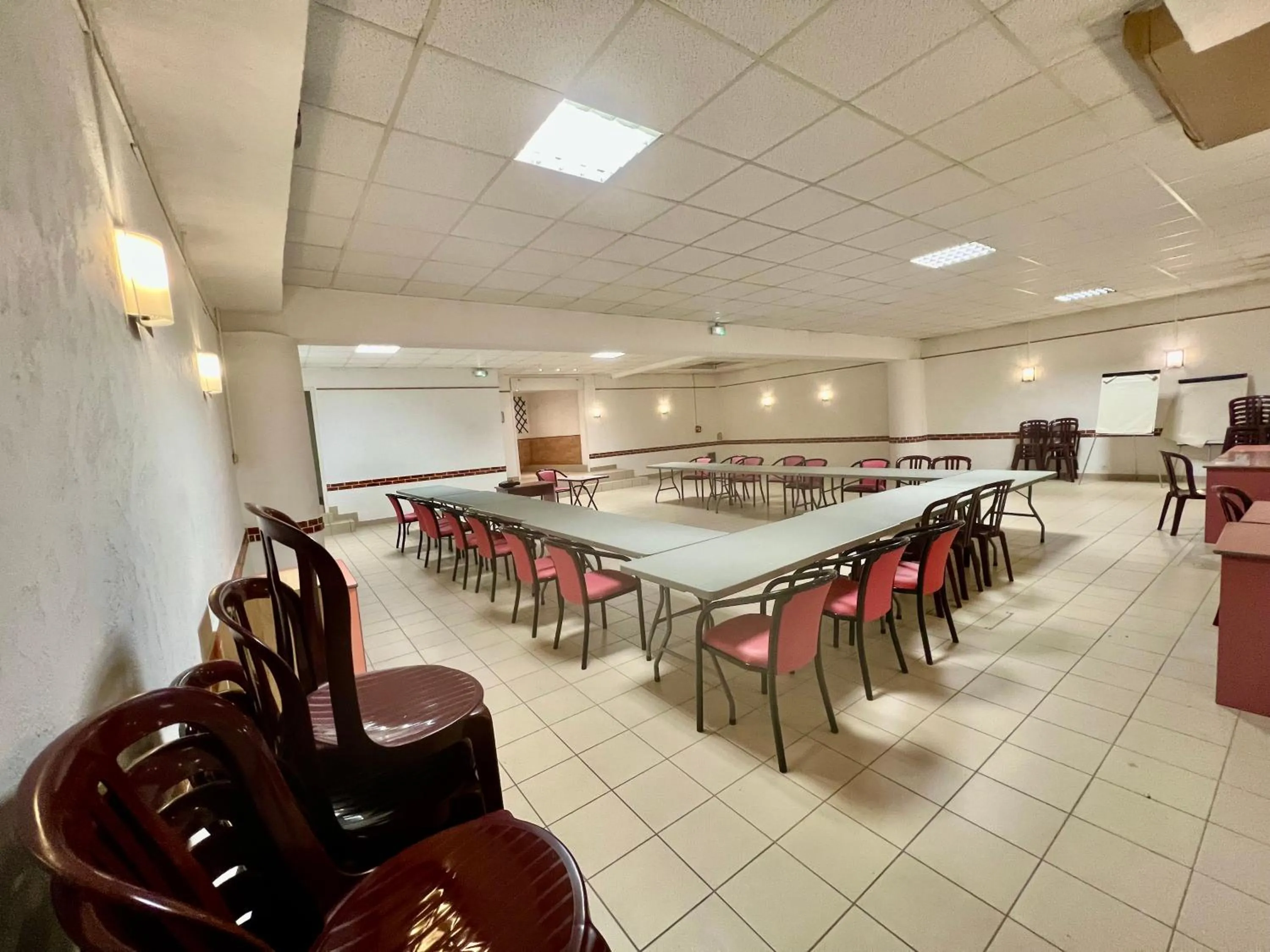 HOTEL De La Tour Saint Etienne SUD