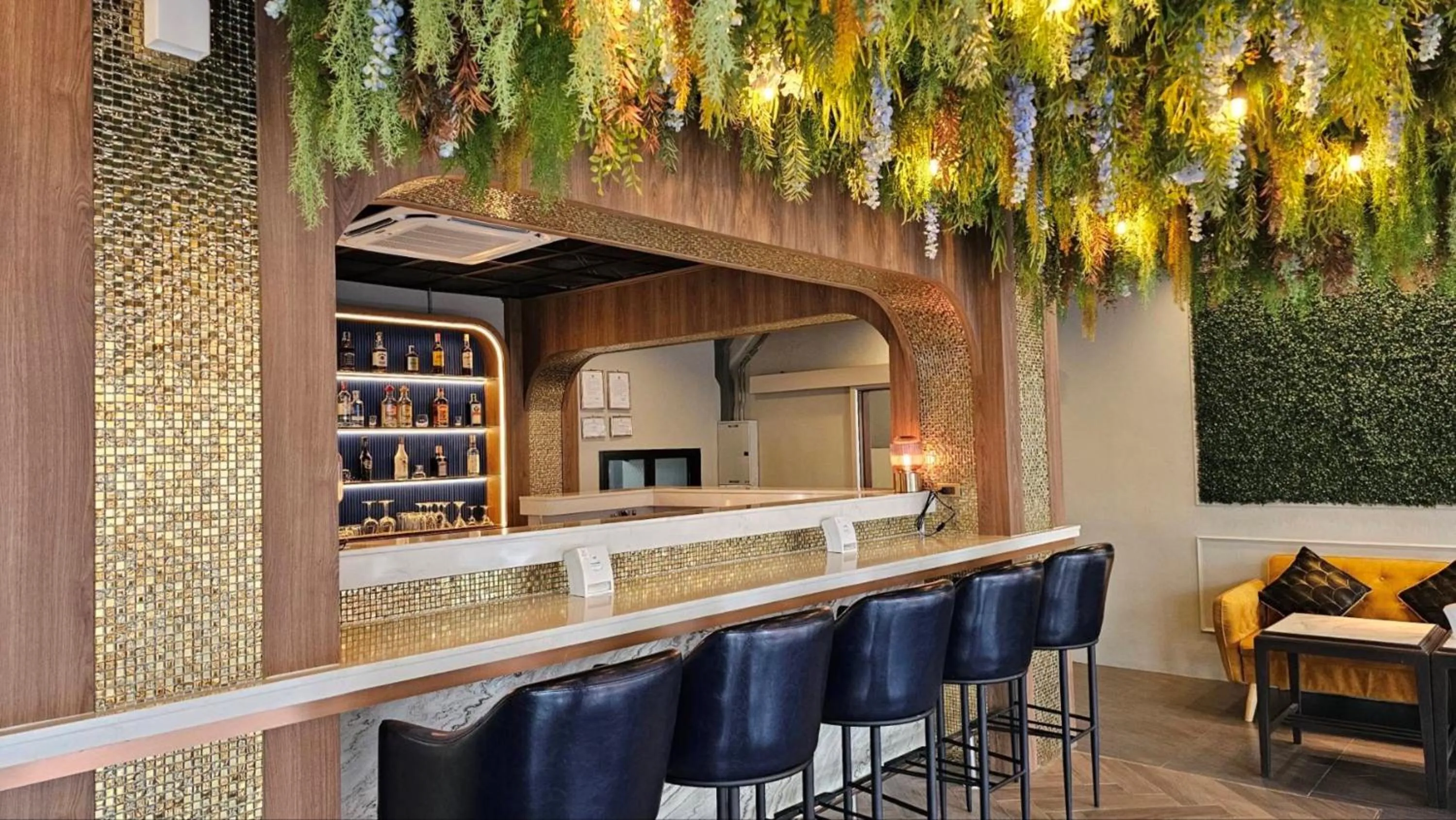 Lounge or bar in Montree Phuket Hotel