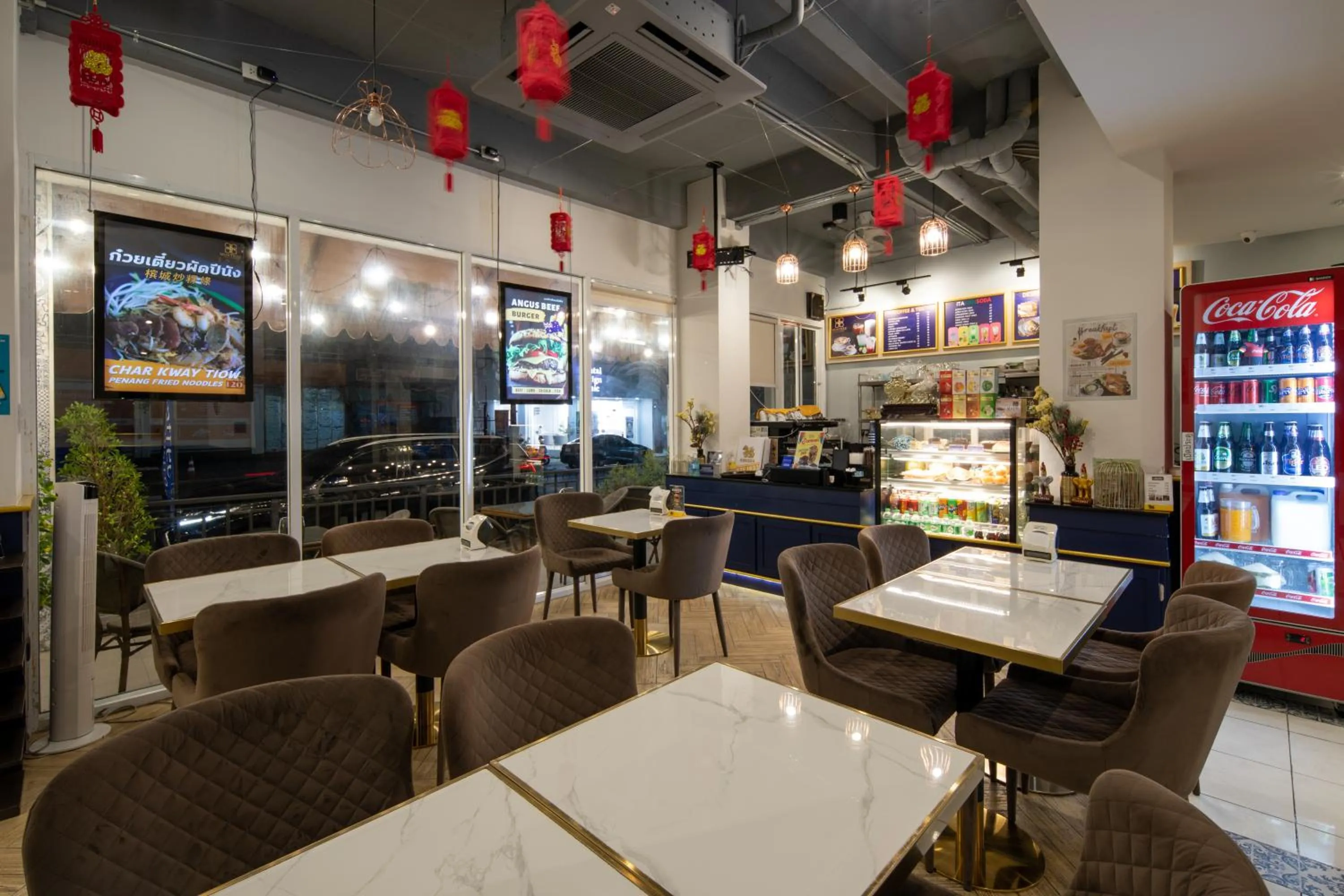 Restaurant/places to eat in Montree Phuket Hotel