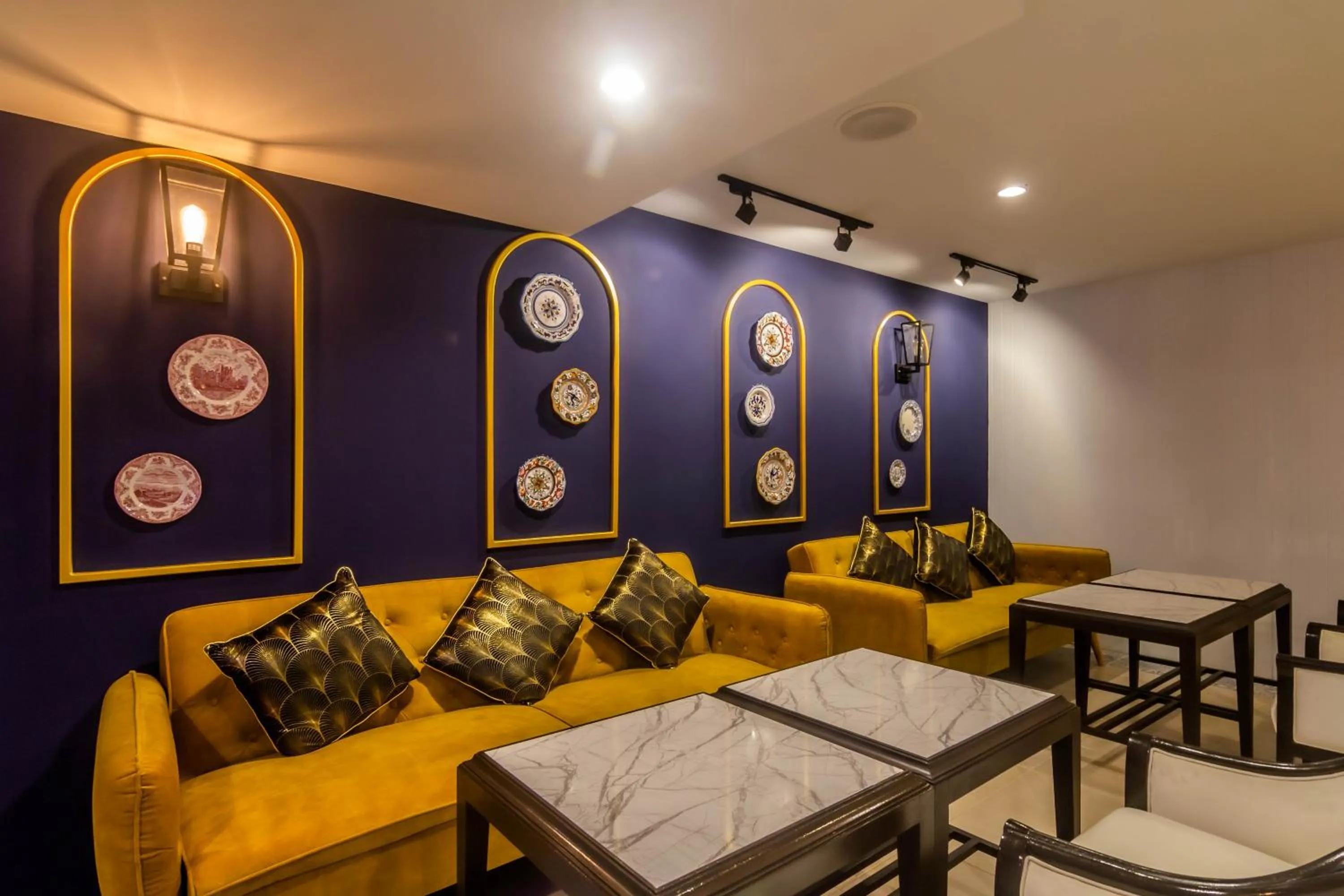 Restaurant/places to eat in Montree Phuket Hotel