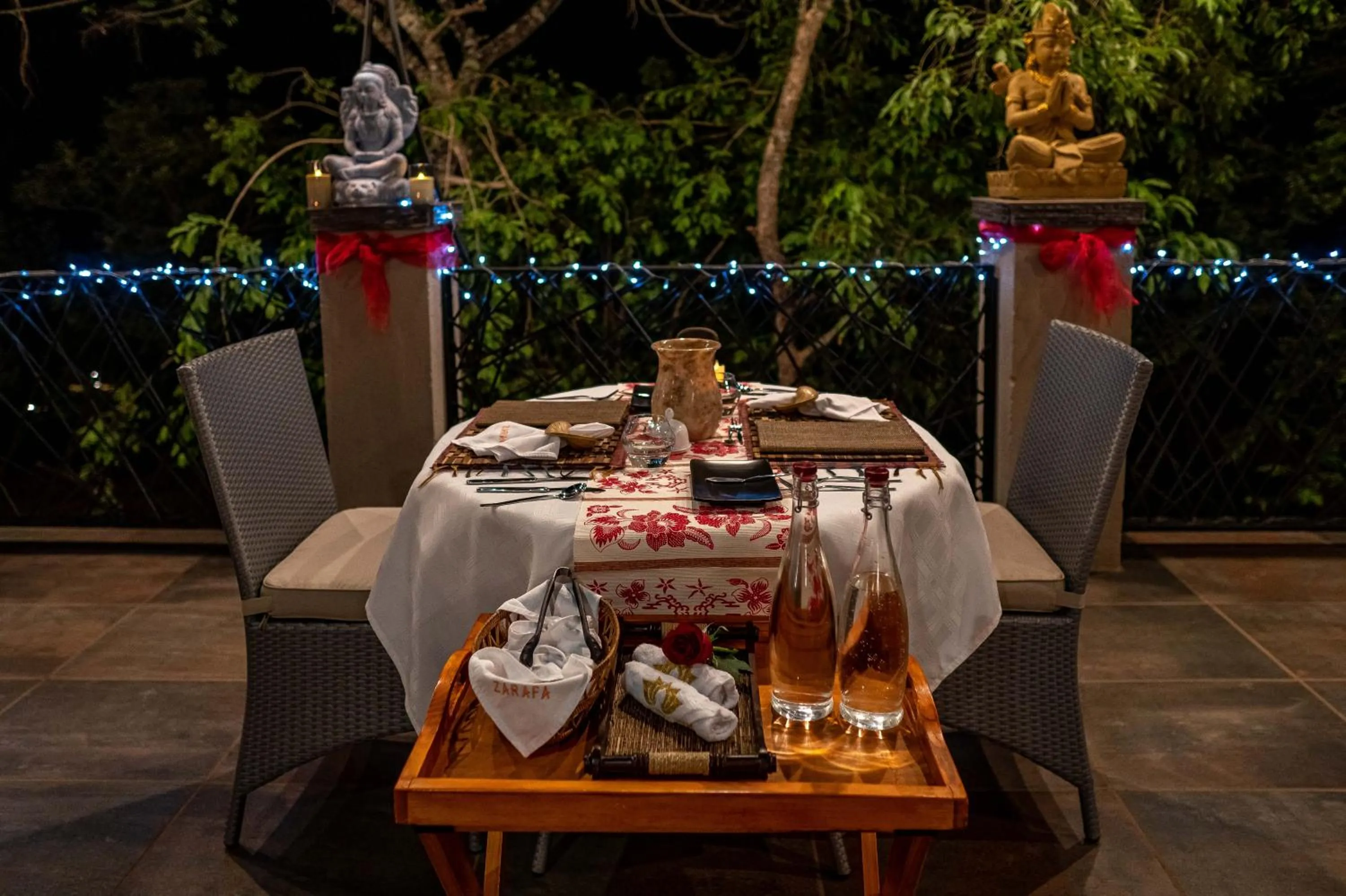 Restaurant/places to eat in The Zarafa