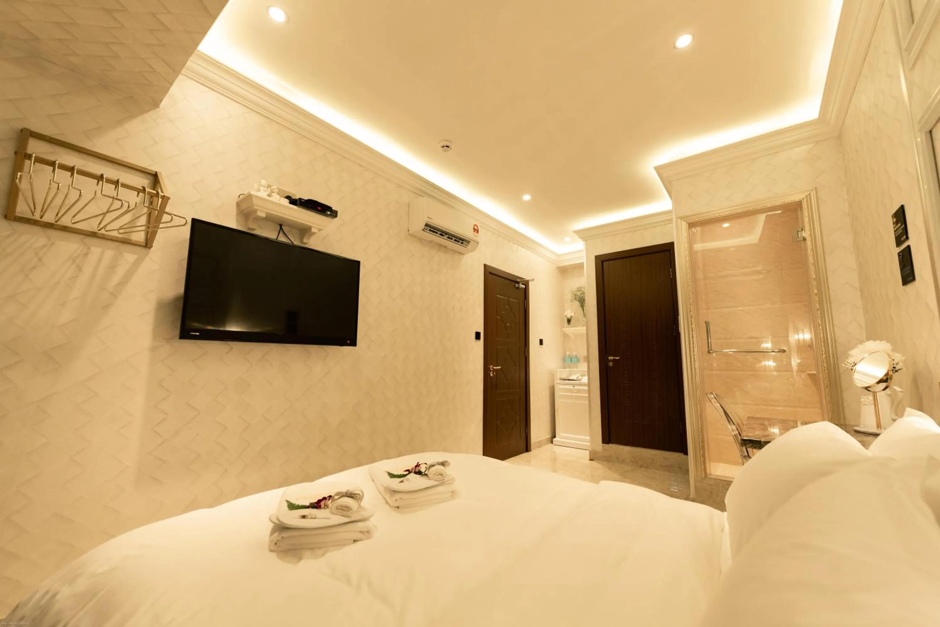 Photo of the whole room, Bed in AJ Residence - Above Peppermint Asia City