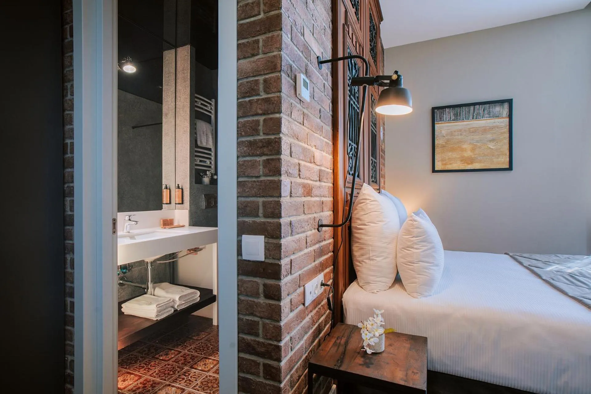 Bathroom, Bed in TbiliSee Hotel