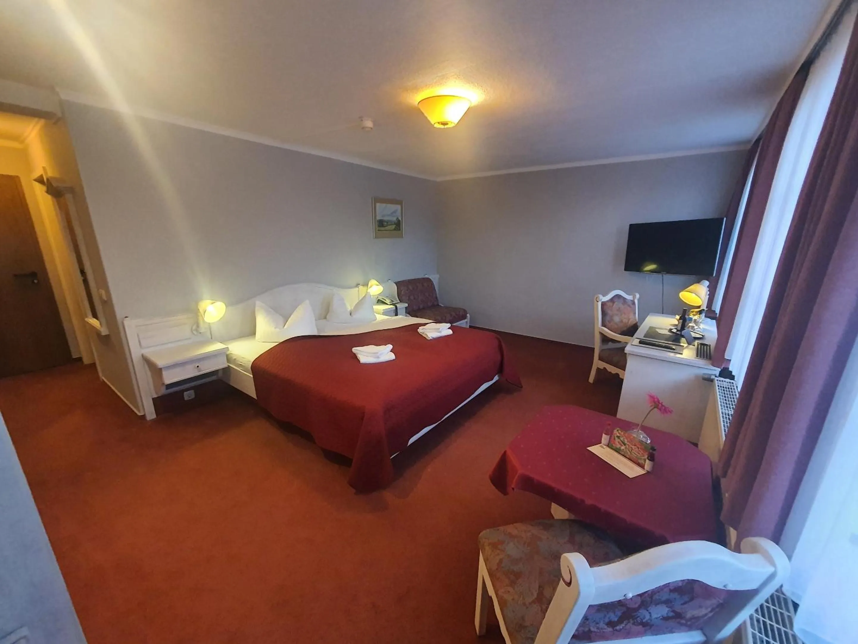 Bedroom, Bed in Hotel Zur Goldenen Sonne