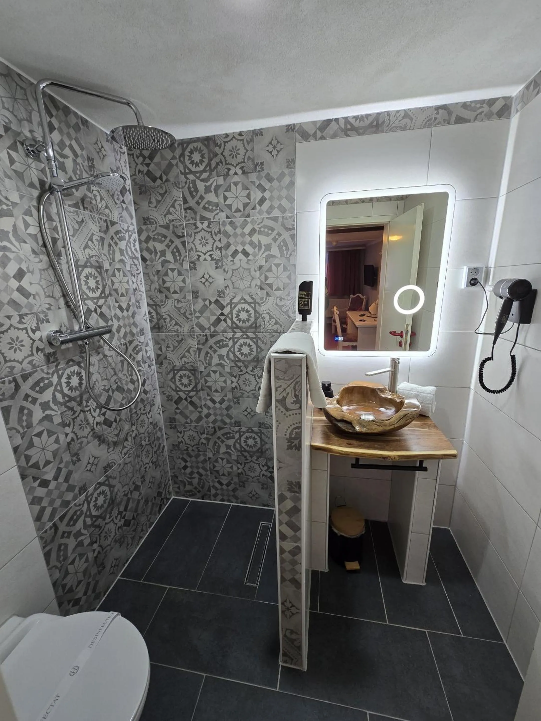 Bathroom in Hotel Zur Goldenen Sonne