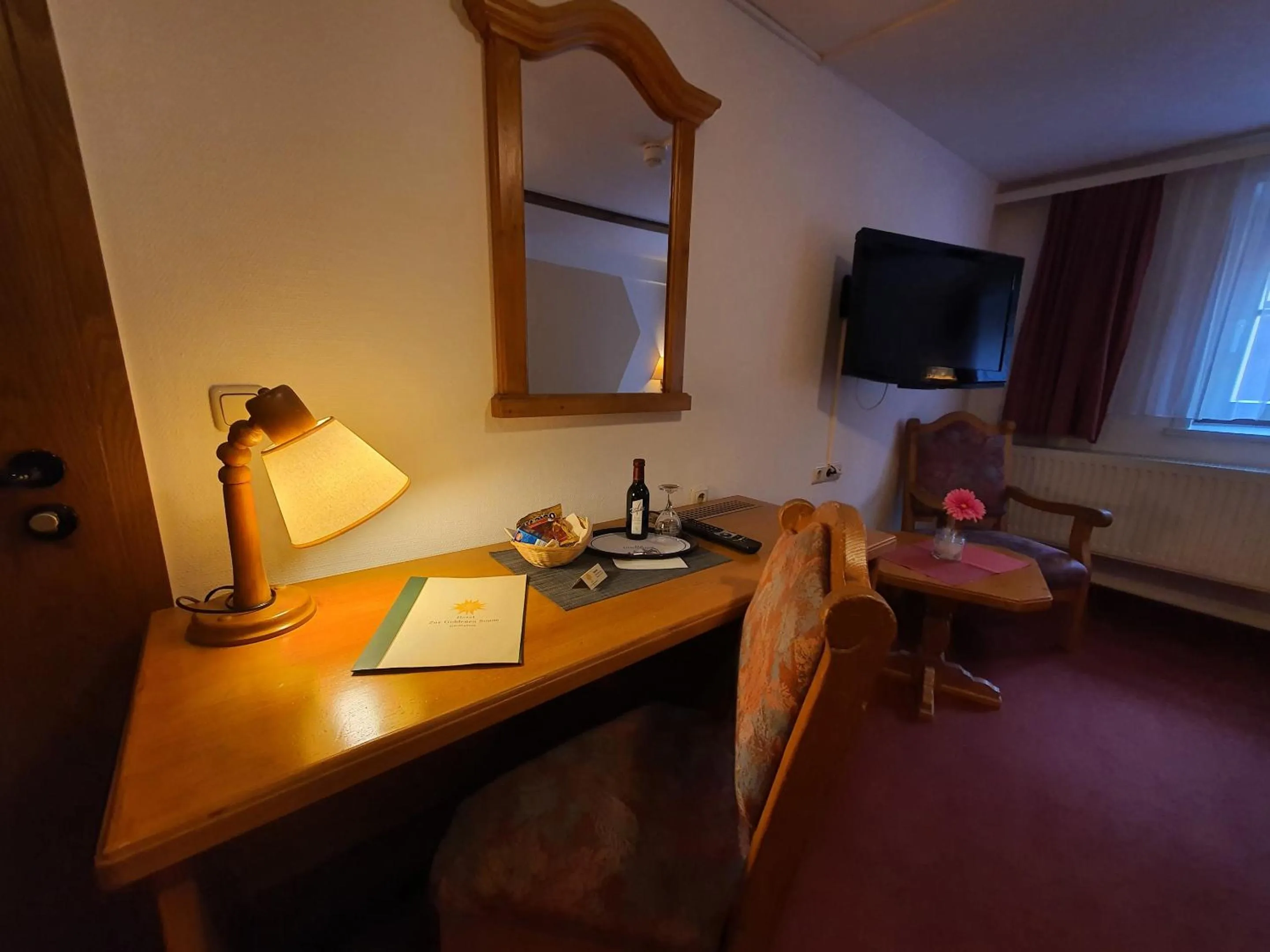 Bedroom in Hotel Zur Goldenen Sonne