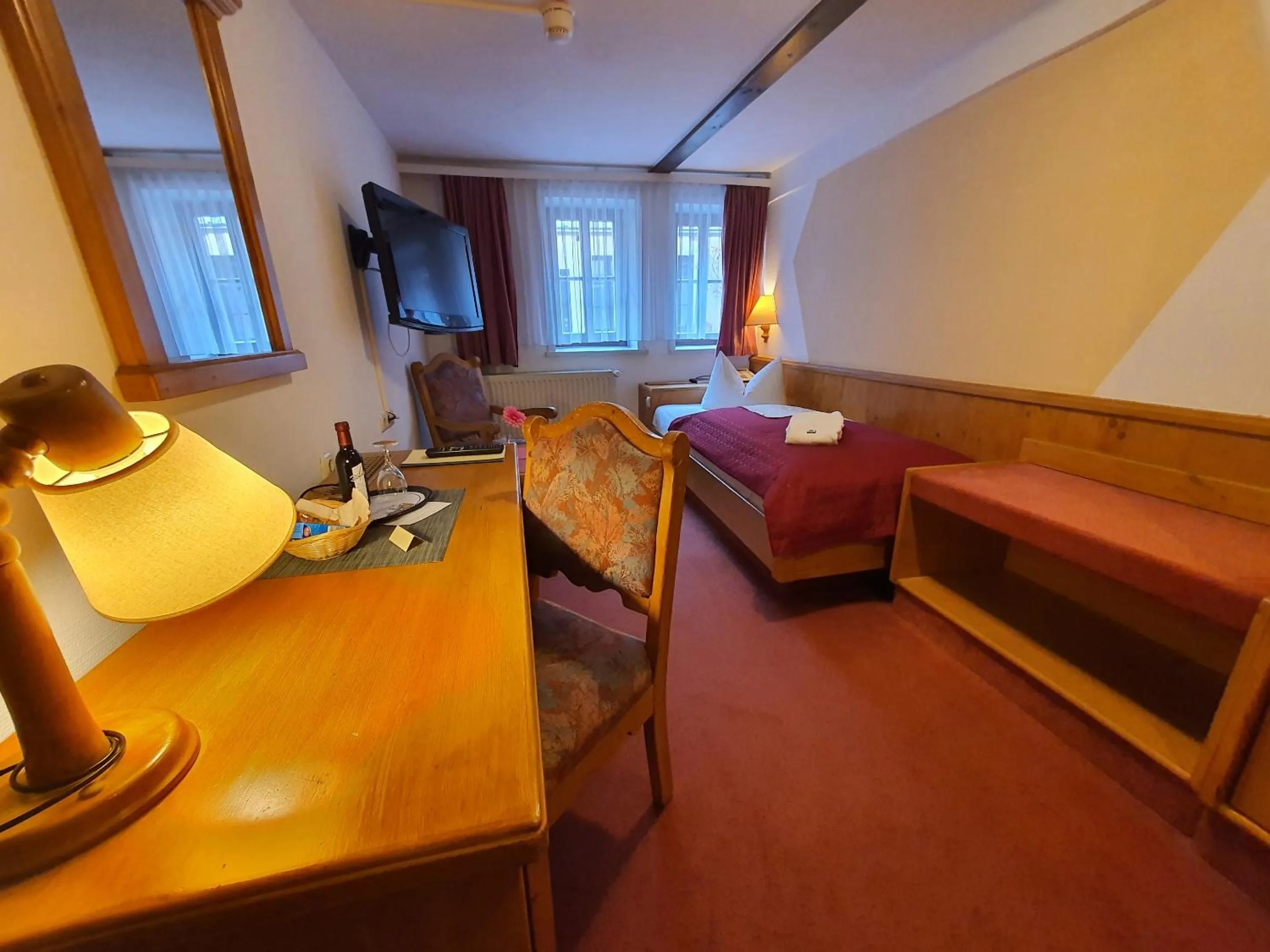 Bedroom in Hotel Zur Goldenen Sonne